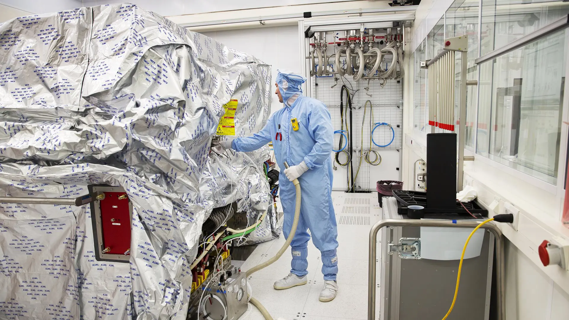 ASML'den Çin'e Gizli Gözetim Teklifi mi? Yeni Kitap Şok İddialarda Bulundu!