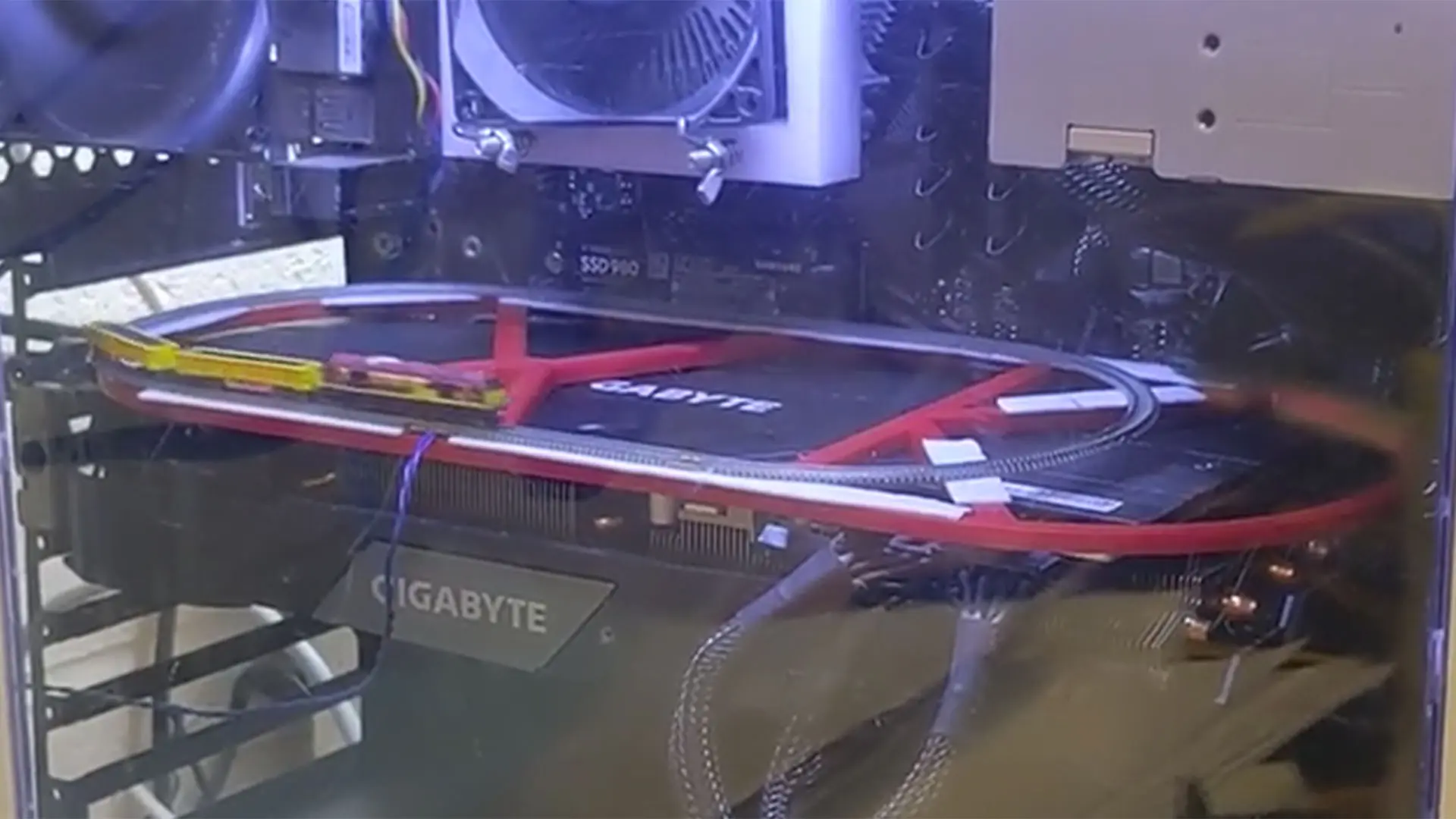 PC Kasa İçine Çalışan Tren Seti Kuruldu: 'PCI Express' Oyun Dünyasına Yolculuk Başlıyor!