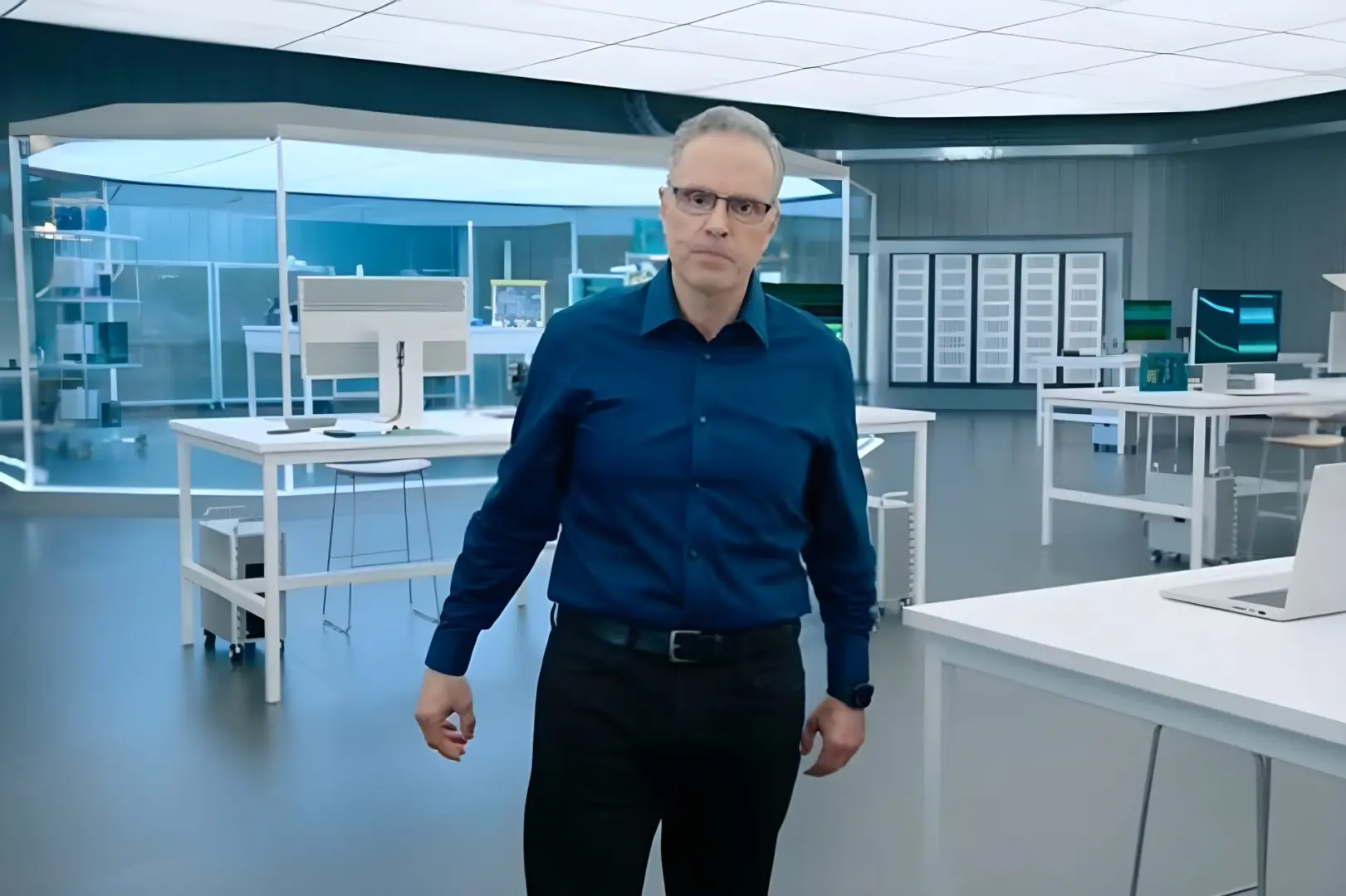 Apple'ın Çip Gurusu Johny Srouji Yerinde Kaldı: 