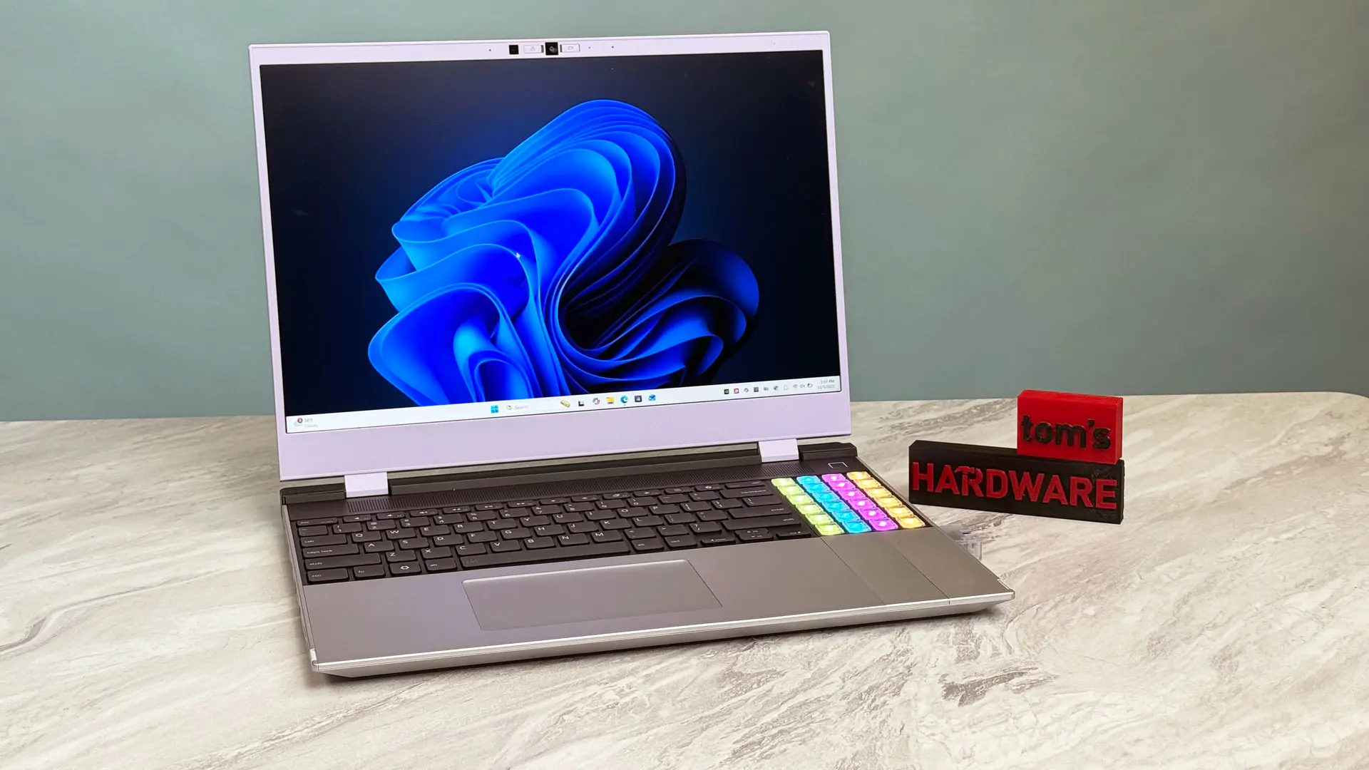 Framework, Dell ve Apple'ı RAM Fiyatları Konusunda Sert Eleştirdi: 