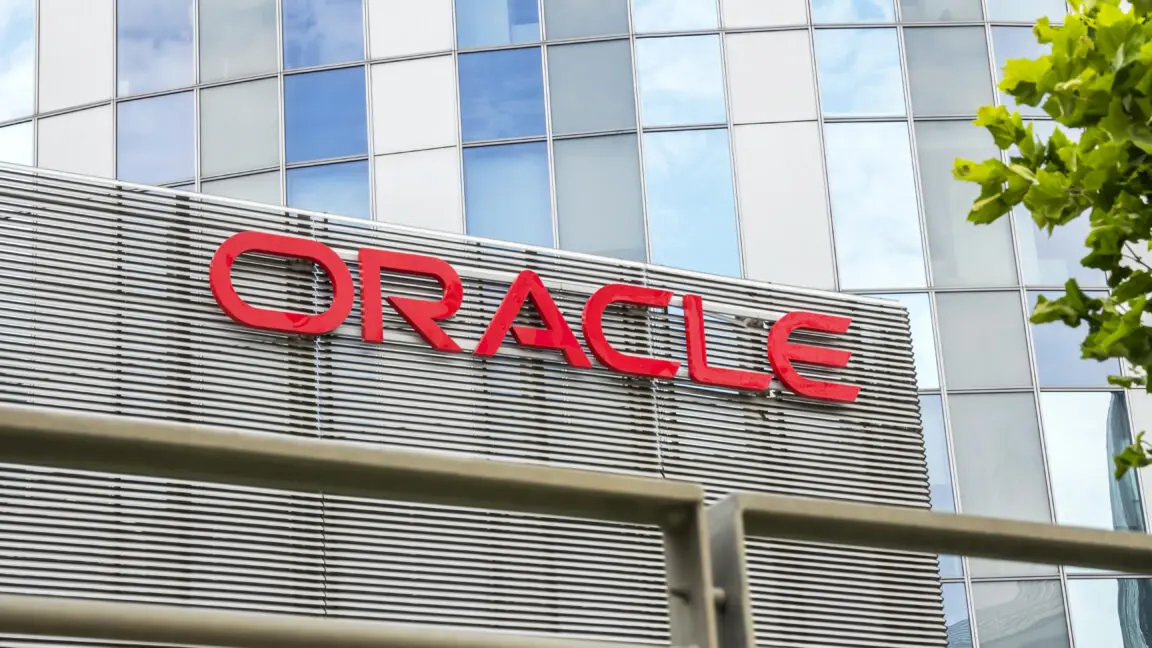 Oracle, Yapay Zeka İçin Veri Merkezi Harcamalarını Artırdı, Borsa Düştü