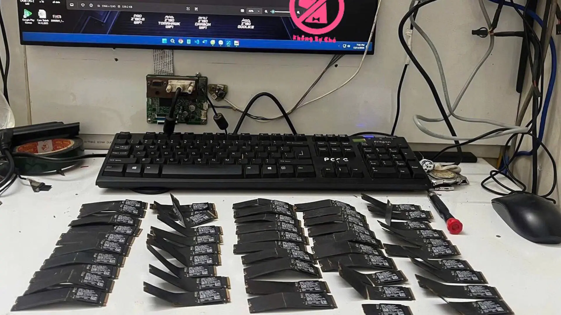 10 Yaşındaki Çocuğun Oyunu Bilgisayar Donanımını Yerle Bir Etti: 4.000 Dolarlık SSD'ler Büküldü