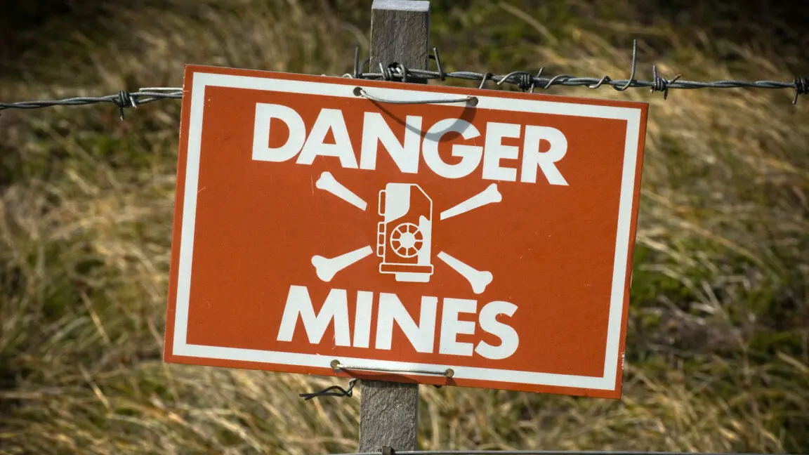 Yapay Zeka Kodlama Asistanları Minesweeper'ı Yeniden İnşa Etti: Sonuçlar Şaşırttı!