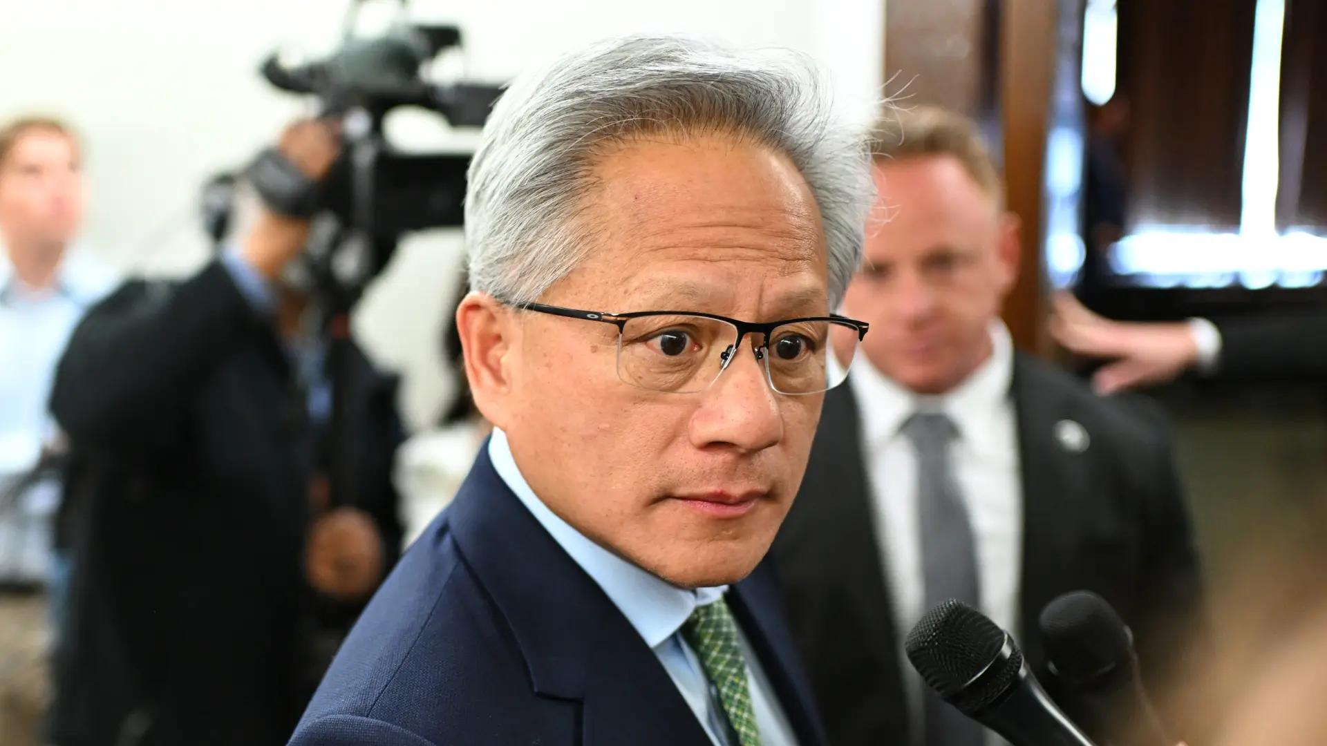 Nvidia CEO'dan Çin Açıklaması: H200 Çipleri Satabilirsek Alırlar Mı? Bilmiyoruz!