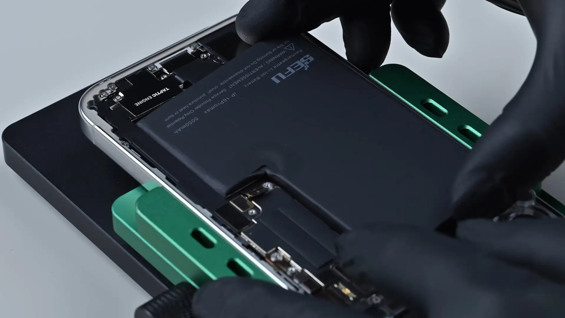 iPhone 16 Pro Max'e Yapılan Modifikasyonla Pil Kapasitesi Artıyor: iPhone 17 Pro Max'i Geride Bırakma Potansiyeli!