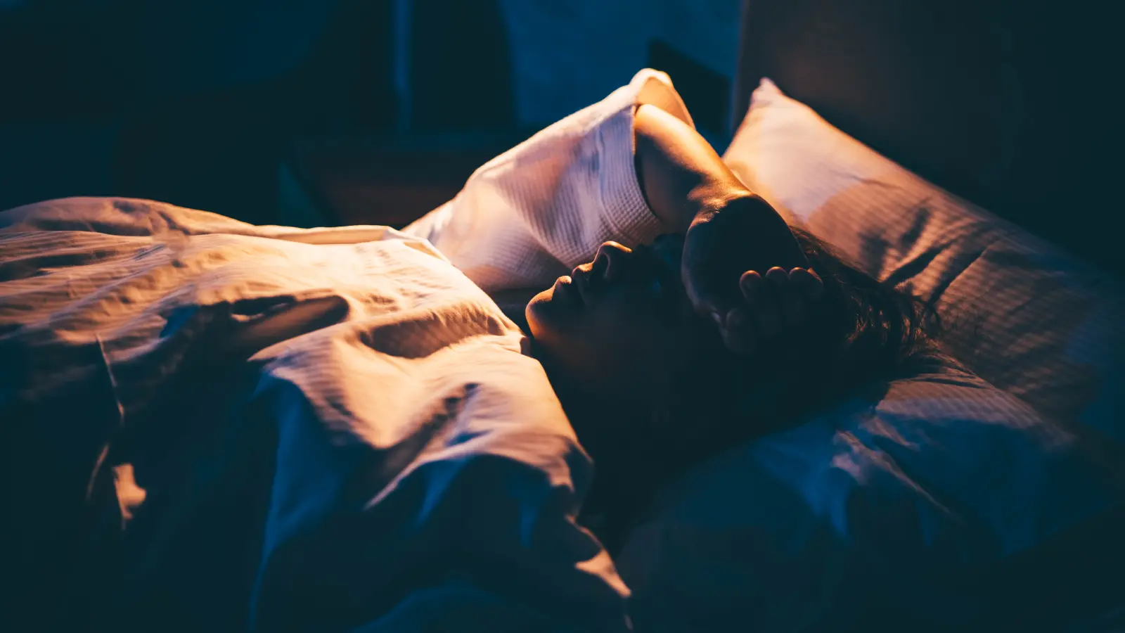 Uykusuzluk ve Kaygı Bağışıklık Sistemini Zayıflatıyor: Bilim İnsanları Nedenini Çözüyor