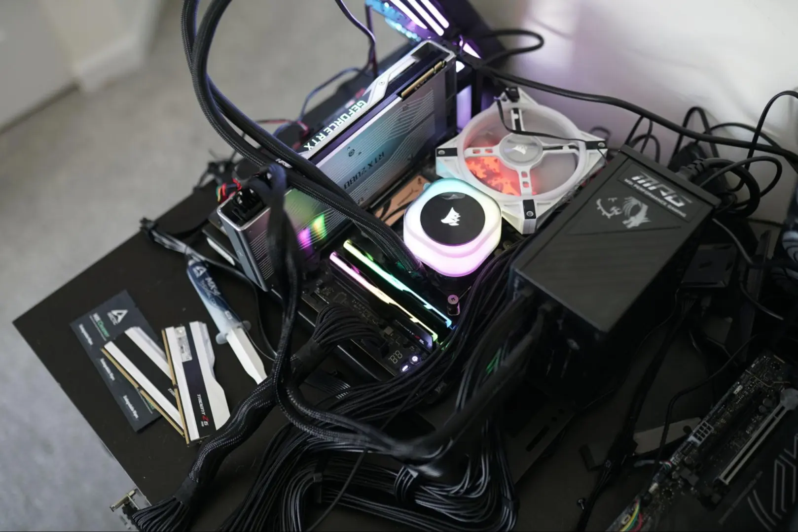 İşlemci İncelemelerinin Gizli Kahramanları: Bir Teknoloji Editörünün Vazgeçilmez Araçları