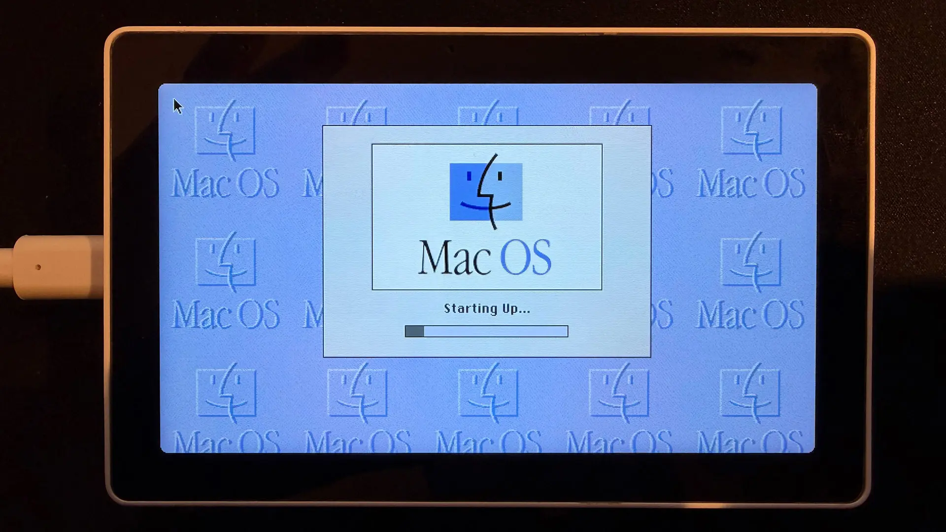 Hayaller Gerçek Oluyor: ESP32 Tabanlı Tabletle MacOS 8.1 Deneyimi!
