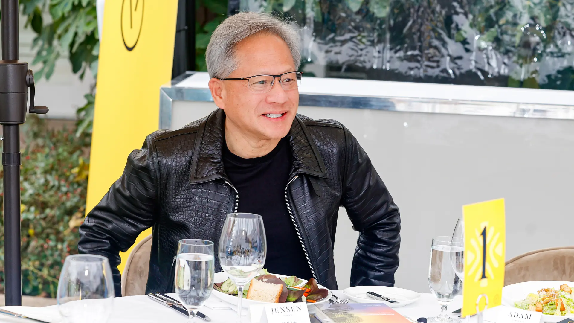 CEO'lar Tedarik Zincirini Güvence Altına Almak İçin Küresel Seyahatte: Hafıza Sıkıntısı Teknolojiyi Durduruyor Mu?