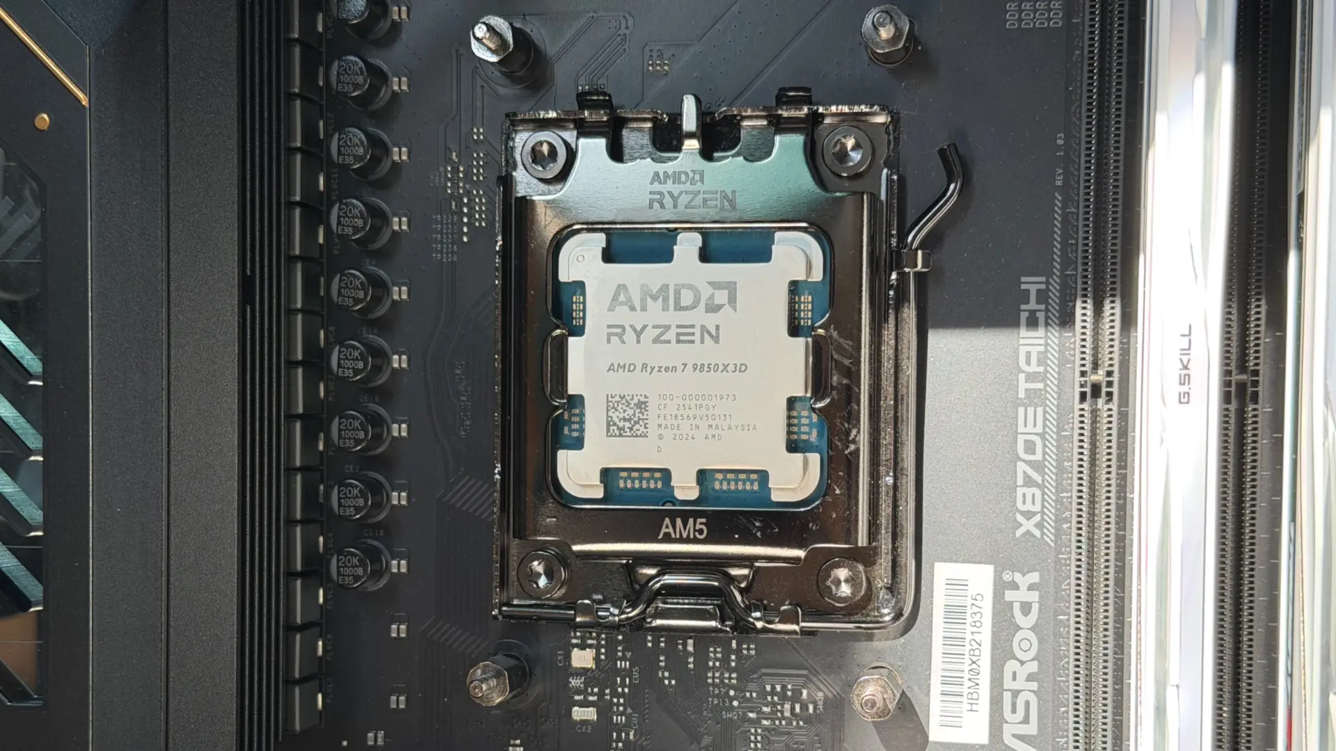 AMD Ryzen 9 8500X3D: Oyunların Kralı Geri Döndü mü? Yeni Canavar İncelendi!