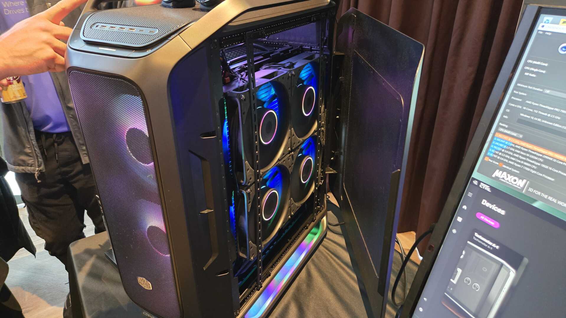 Devasa Soğutma: Cooler Master'dan 2000W CPU'lar İçin 360x360mm Sıvı Soğutucu Geliyor!