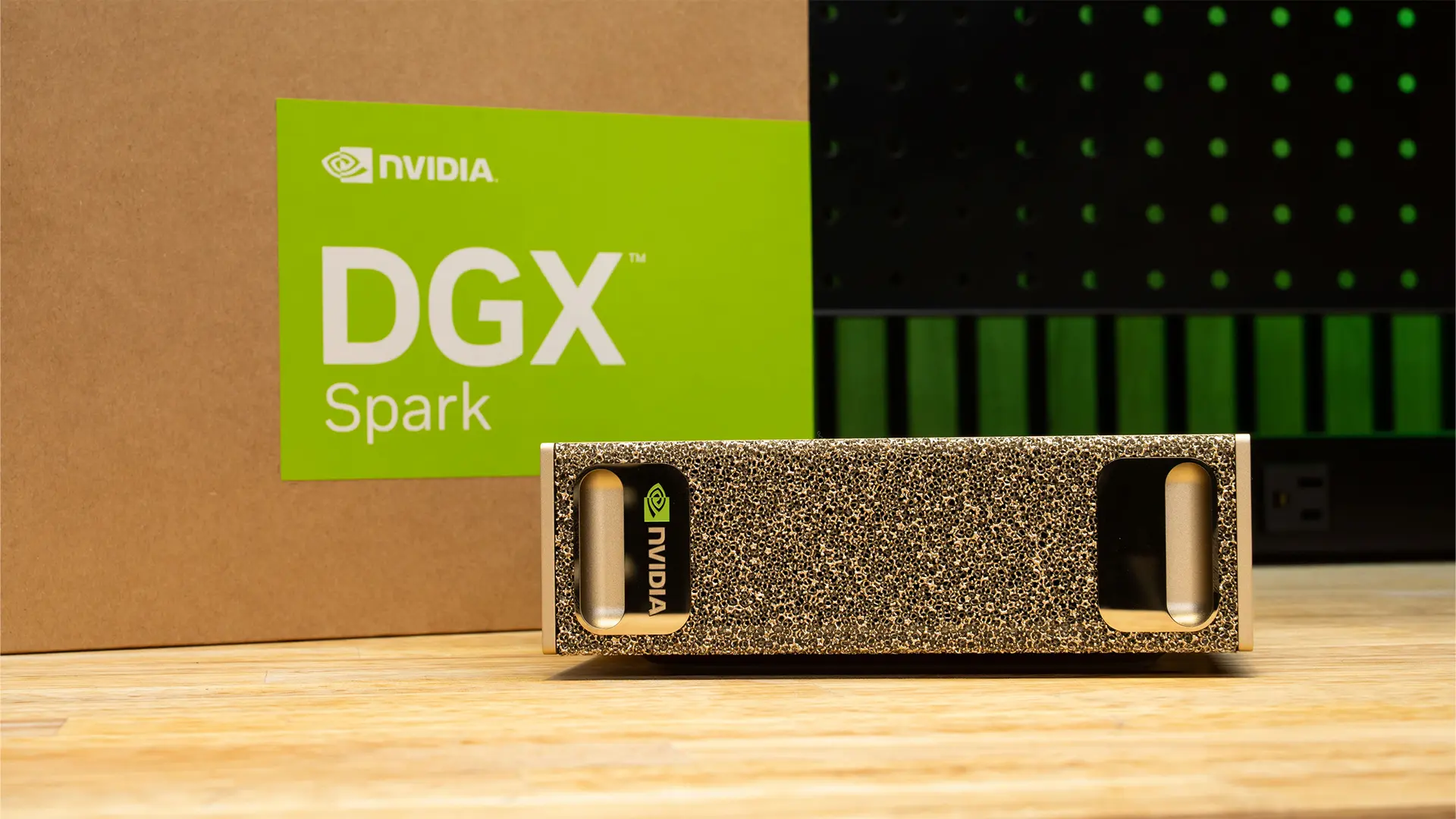 NVIDIA DGX Spark: Yapay Zeka ve Oyun Modlama İçin Devrim Yaratan Mini Süper Bilgisayar!