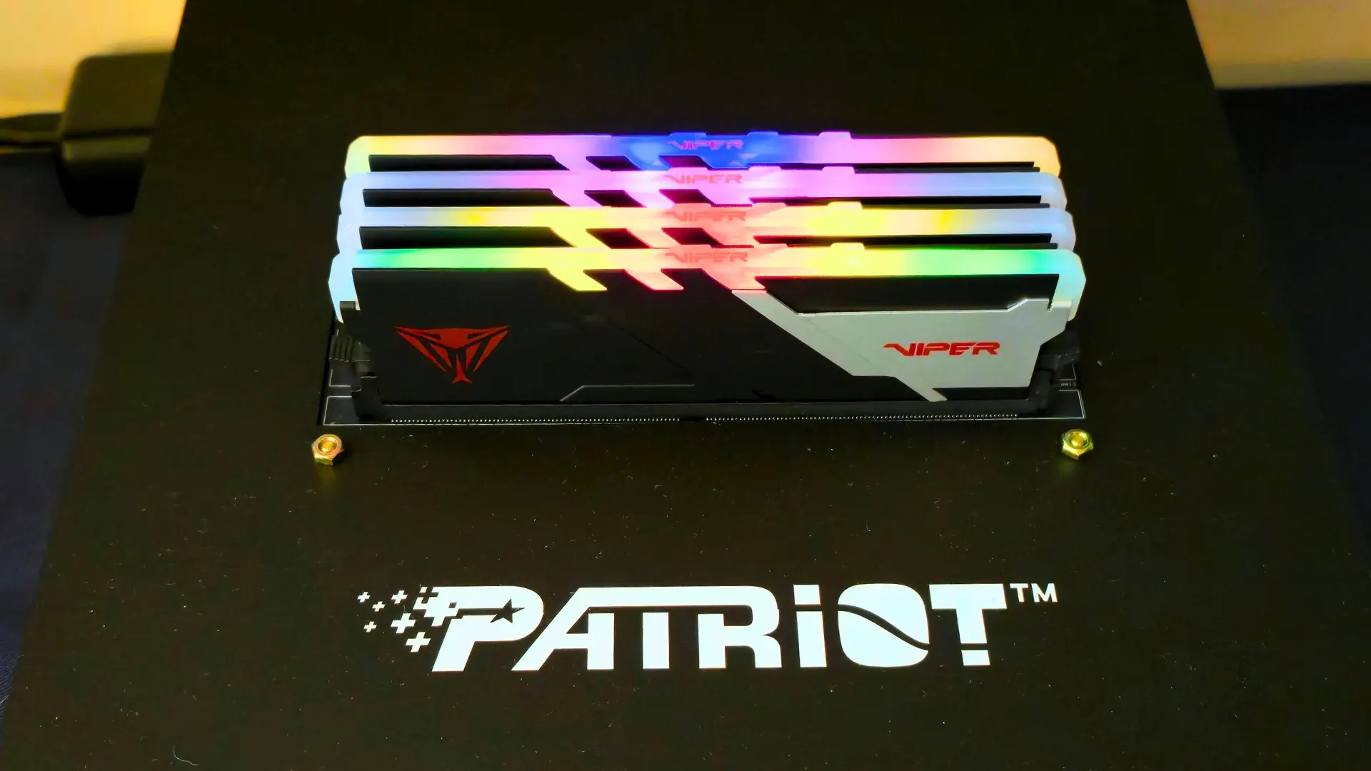 Fiyatlar Yükselirken Patriot'tan Göz Kamaştıran Bellekler ve SSD'ler: Viper Xtreme 5 Aurum Sahneye Çıktı!