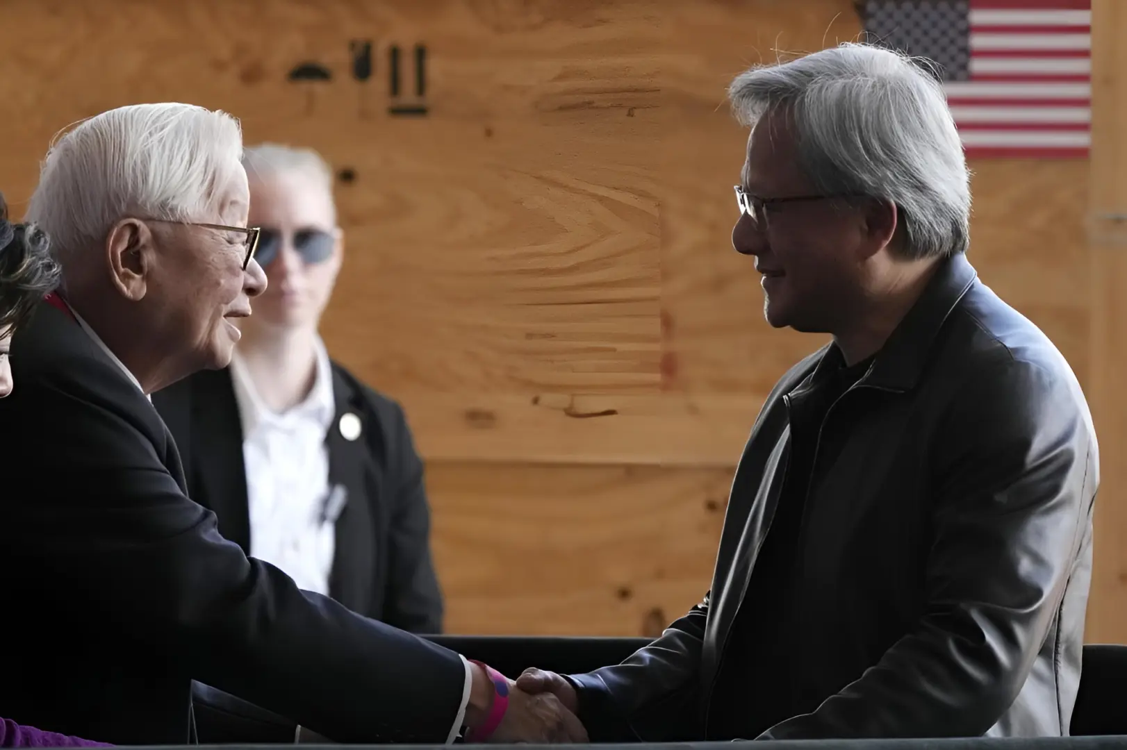 Yarı İletken Dünyasının İki Devi Buluştu: TSMC Kurucusu Morris Chang ve NVIDIA CEO'su Jensen Huang'dan Nadir Bir Görüşme