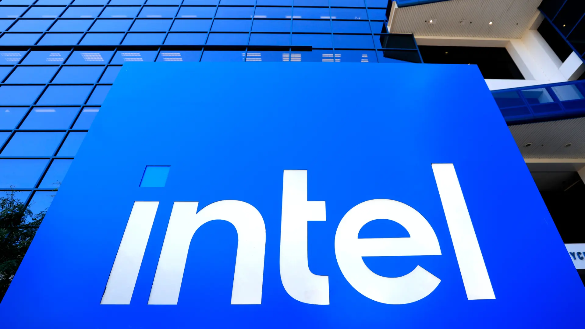 Intel 14A Teknolojisiyle Büyük Adımlar Atıyor: CEO'dan Çarpıcı Açıklamalar