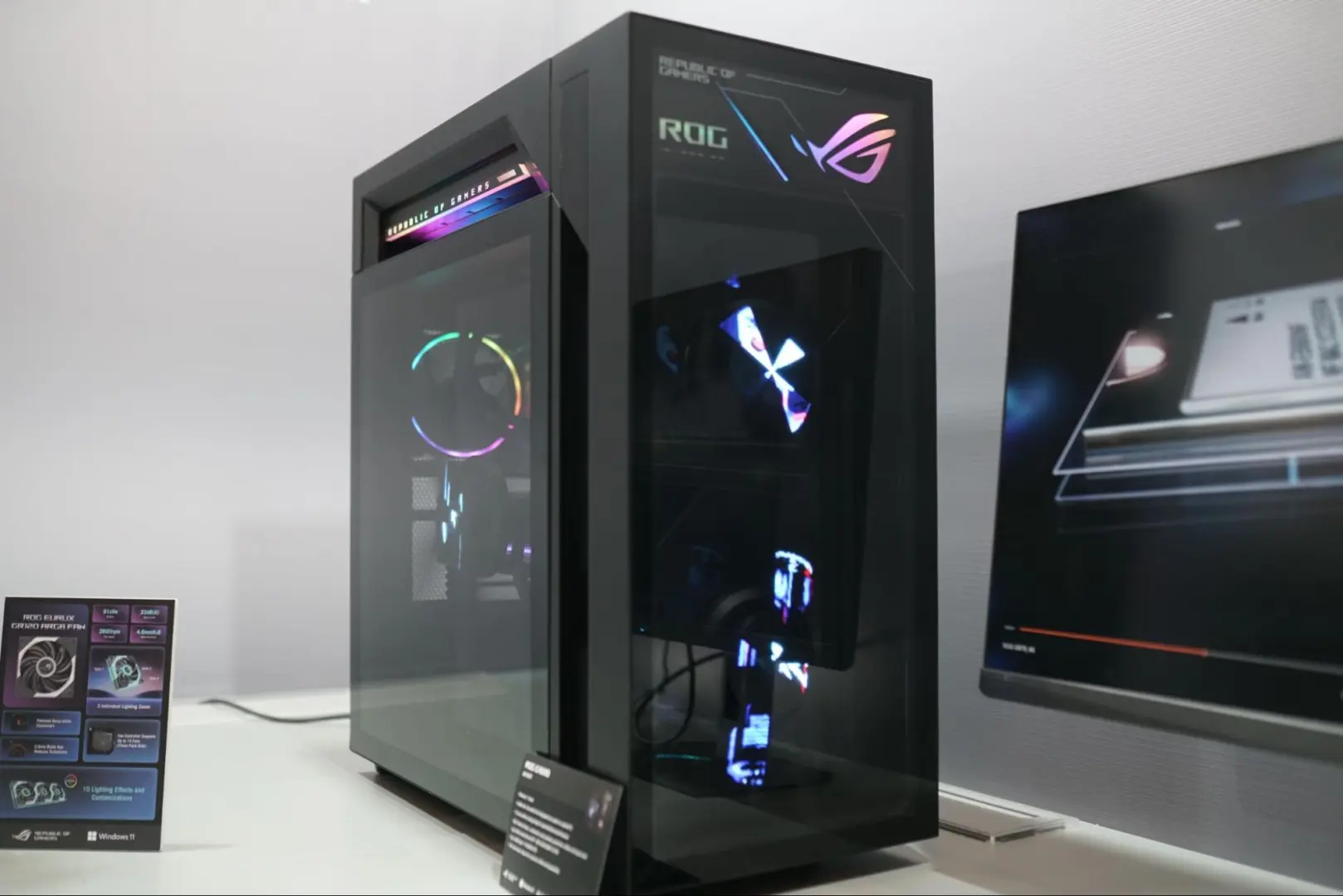 Asus ROG G1000: Hologramlarla Donatılmış, RTX 5090'lı Efsanevi Oyuncu PC'si Geliyor!
