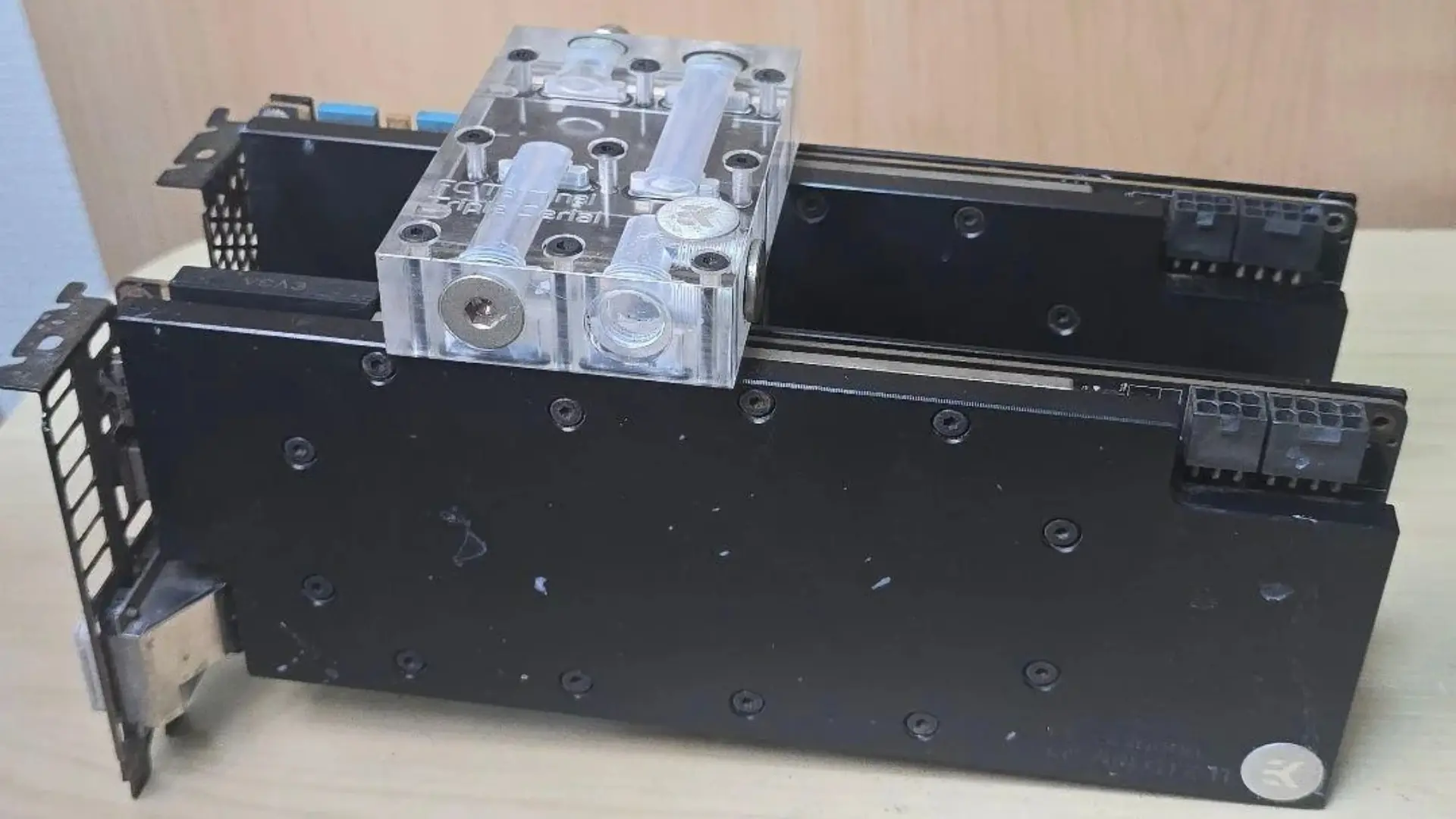 Pesin Parasına İki Ekran Kartı: RTX Titan X'ler Sıfır Fiyata Yakın Elde Edildi!