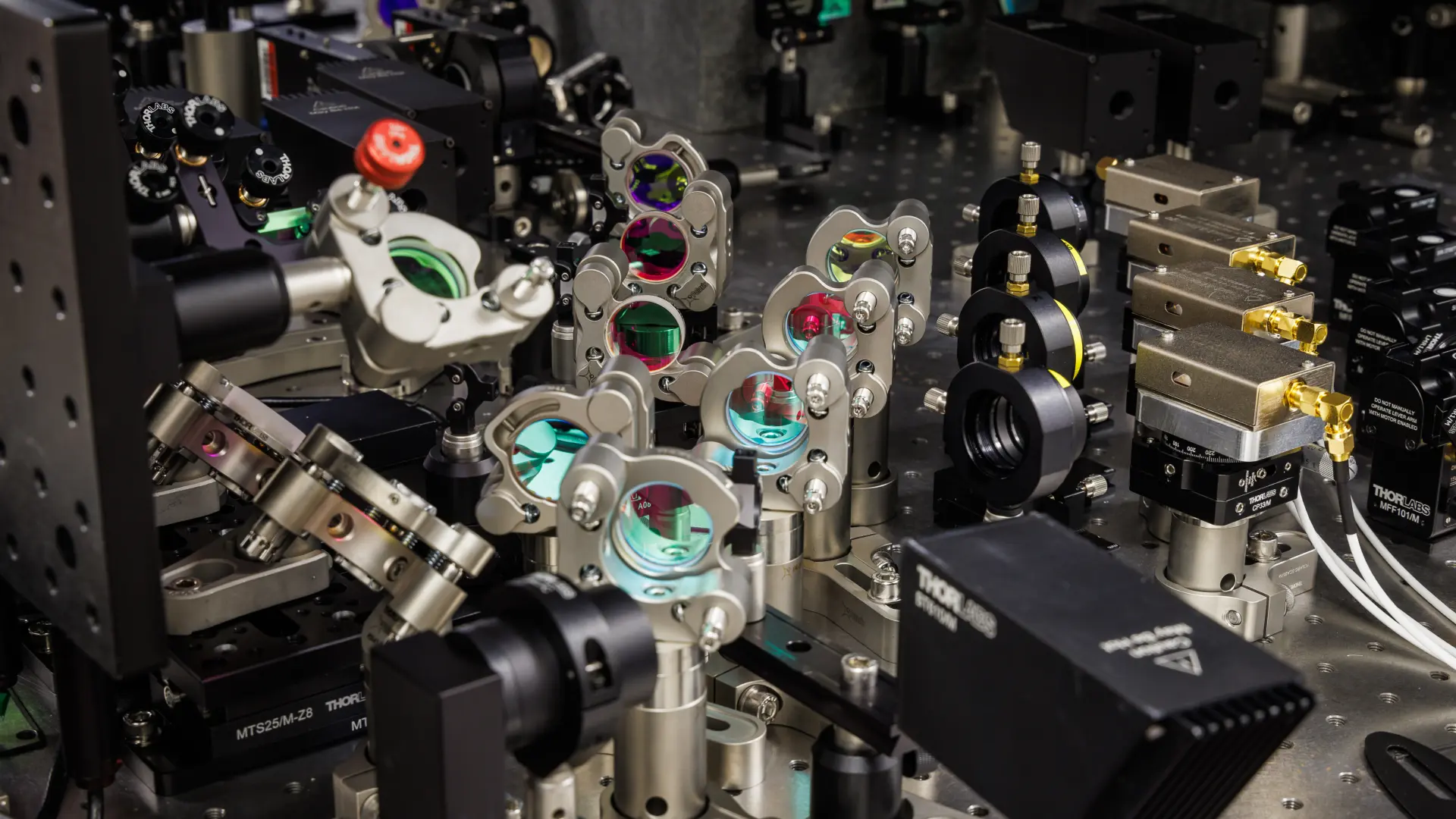 Camlara Veri Yükleniyor: 10.000 Yıl Kalıcı Kayıt Teknolojisinde Büyük Adım!