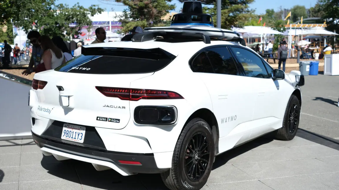 Waymo'dan Devrim Yaratan Yapay Zeka: Otonom Sürüşün Geleceği Şekilleniyor!