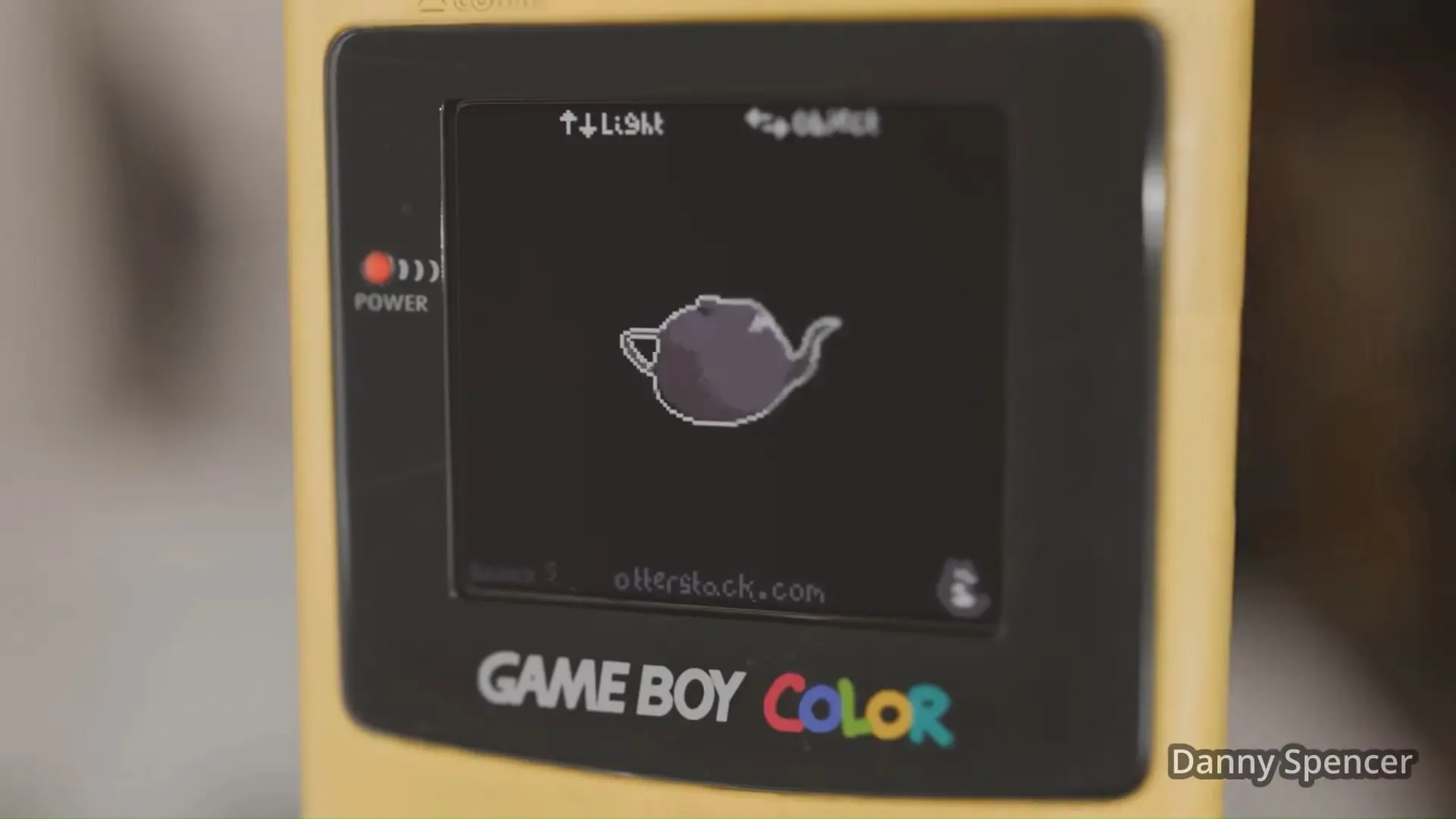 Retro Dev'den İnanılmaz Başarı: Game Boy Color'da Gerçek Zamanlı 3D Gölgelendirici Demosu!