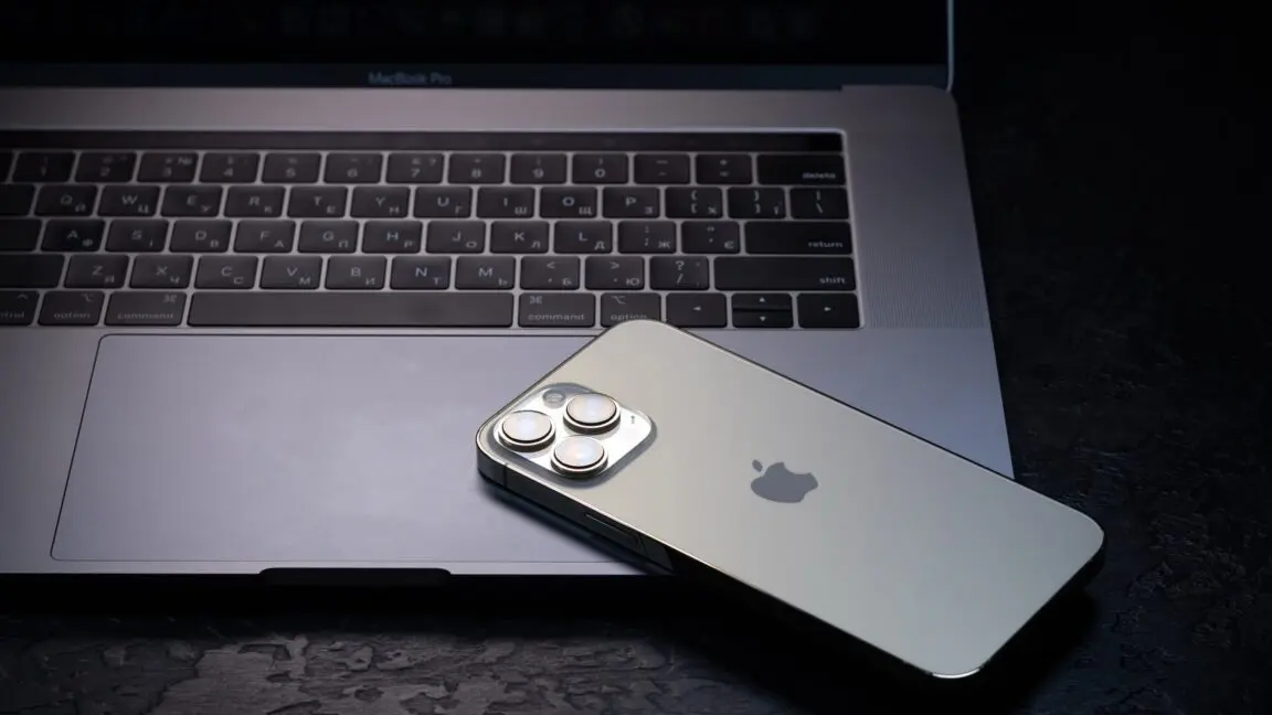 FBI'nin Karşısında Apple'ın Güvenlik Duvarı: Gazetecinin iPhone'u Kilitli Kaldı