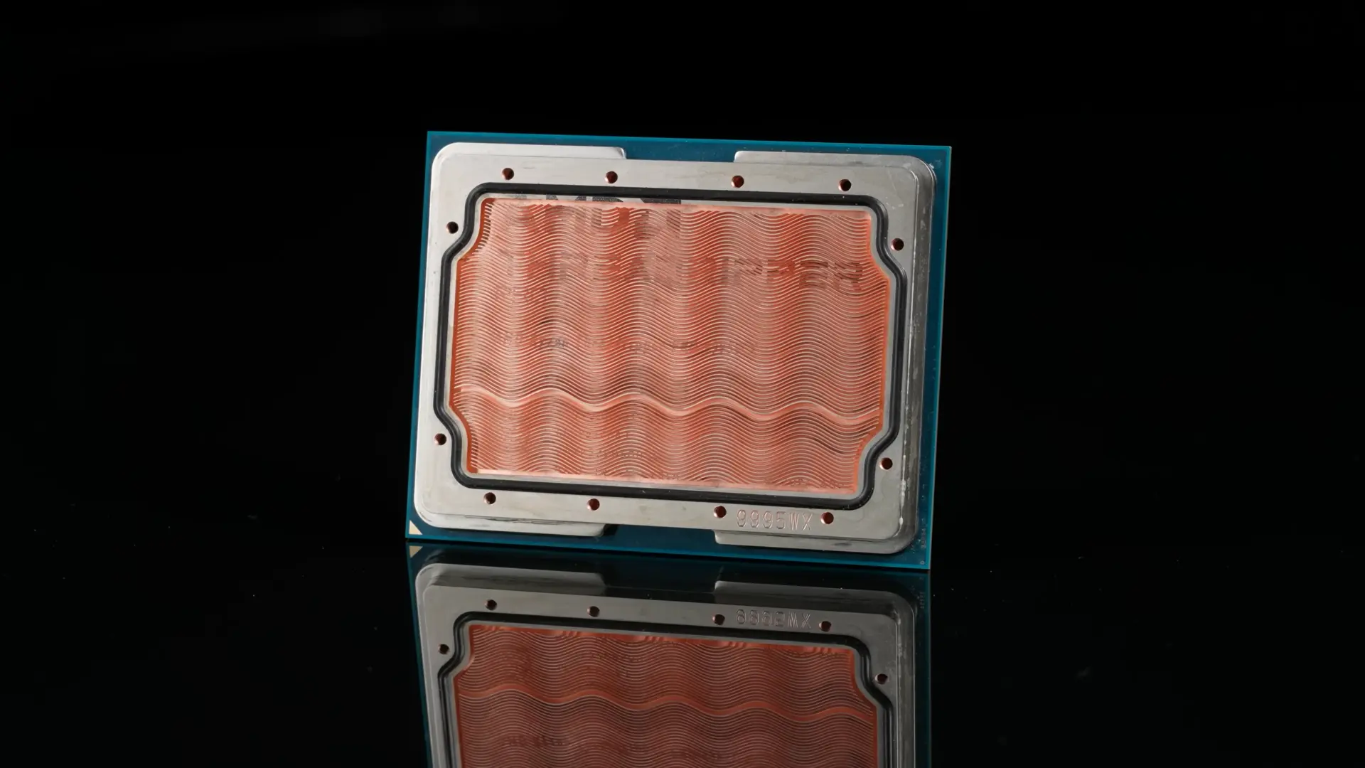 12.000 Dolarlık İşlemciye Dev Soğutma Sistemi: 96 Çekirdekli Canavar 1.300W Tüketiyor!