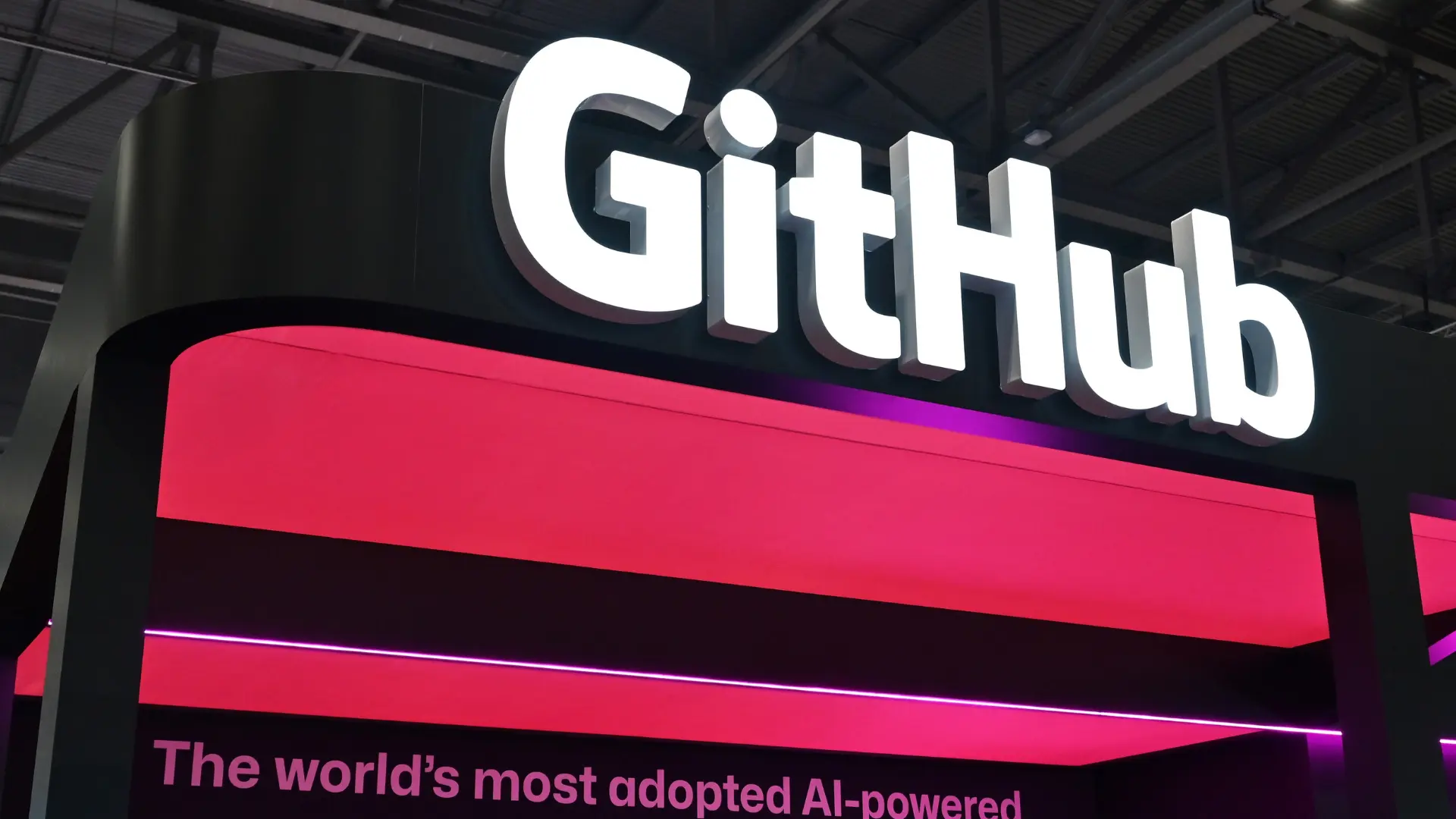 OpenAI'den GitHub'a Rakip: Sürekli Kesintiler ve Geliştirici İhtiyaçları Yeni Bir Platformu Tetikliyor