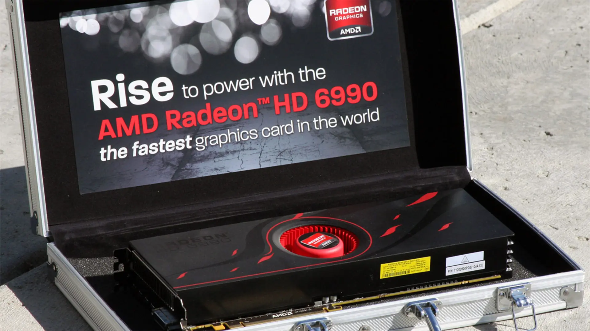15 Yıl Önce Piyasaya Çıkan AMD Radeon HD 6990: Dünyanın En Hızlı Ekran Kartı, Ama Bir Kurbanı Vardı!