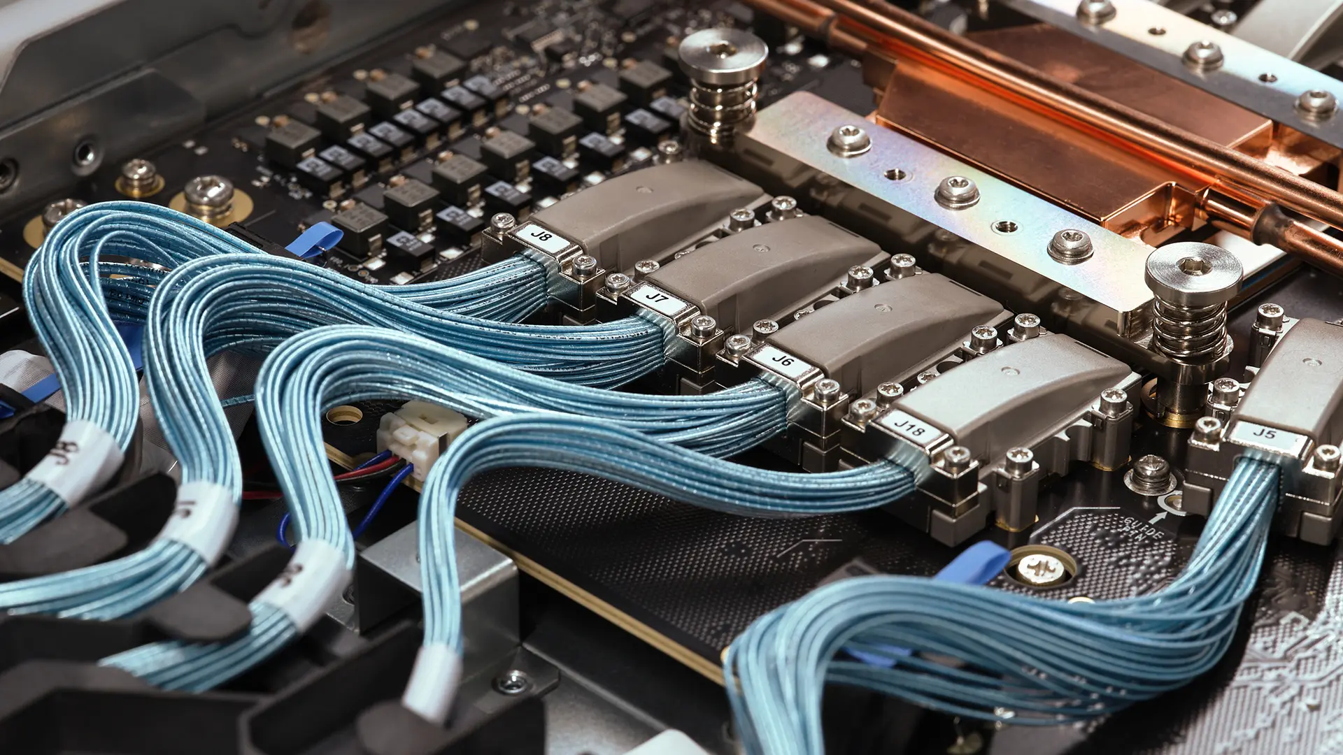 Yapay Zeka Devleri ve Teknoloji Şirketleri, Geleceğin Yüksek Hızlı Veri İletişimini Şekillendiriyor: 3.2 Tb/s'ye Kadar Hız Hedefleniyor