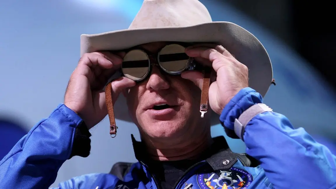 Jeff Bezos'tan Yapay Zeka Destekli Yeni Uzay Hamlesi: Veri Merkezleri için Devasa Uydu Kümesi Geliyor!