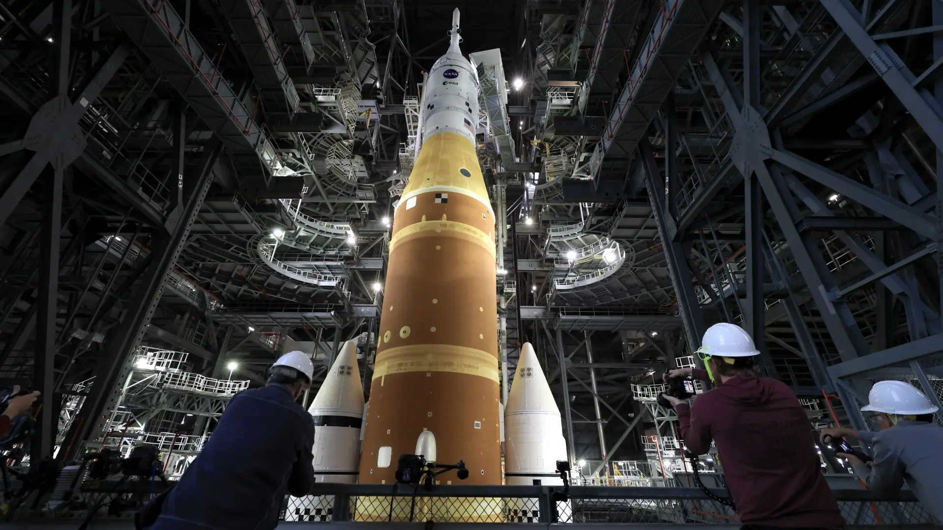 Artemis II Roketi Fırlatma Rampasında: Nisan Ayı Hedefine Yetişme Çabası