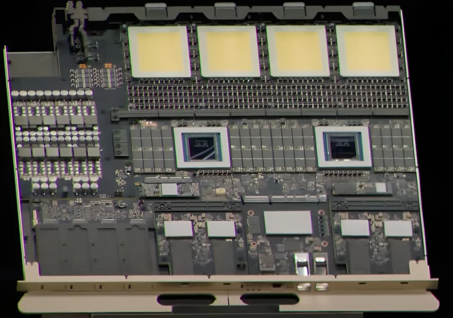 NVIDIA'dan Şaşırtan Karar: Rubin Ultra, Dört Çipli Tasarımdan İki Çipliye Dönüyor!