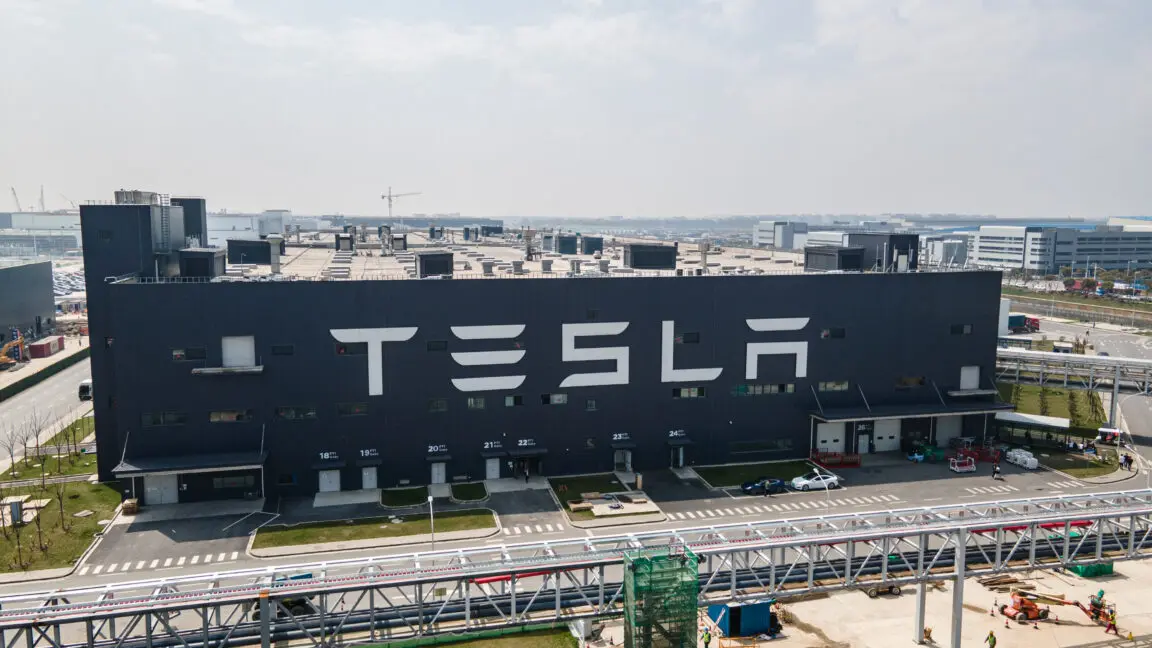 Tesla'dan Yeni Hamle: Uygun Fiyatlı Elektrikli Otomobil Geliştiriliyor!