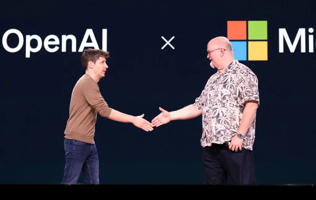OpenAI, Microsoft ile Olan Özel Anlaşmasını Sona Erdirdi: Çok Bulutlu Döneme Giriş!