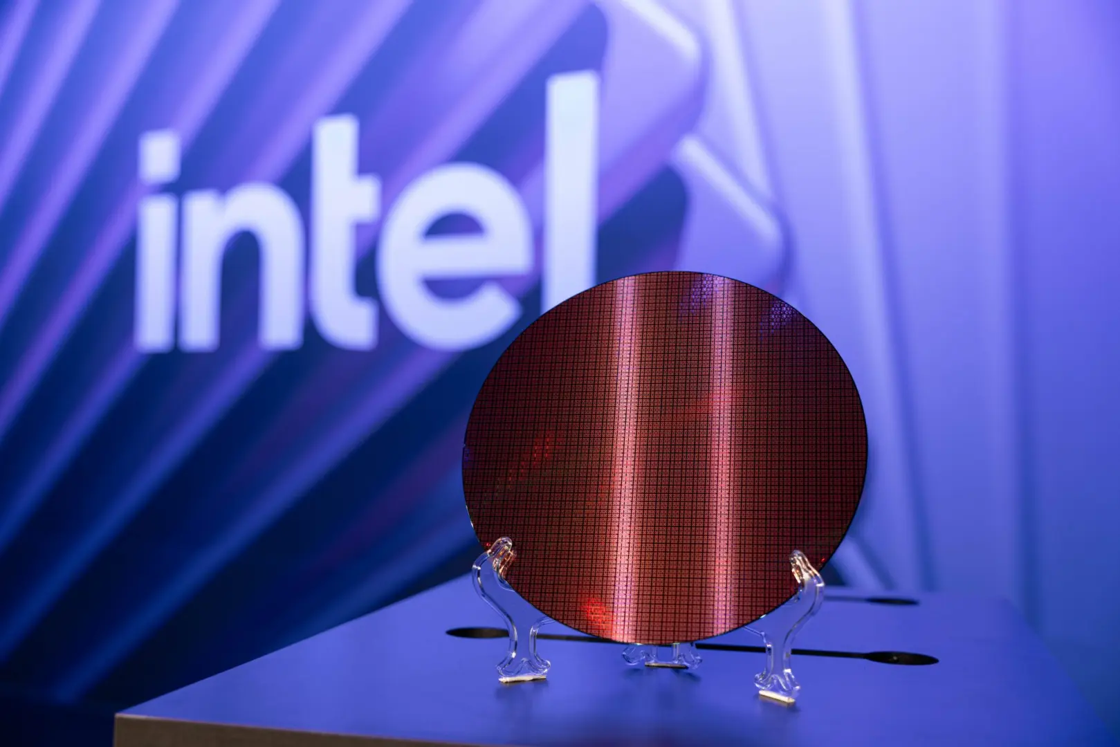 Intel'den Devrim Niteliğinde Gelişme: 18A-P Teknolojisi Performansı Uçuruyor!