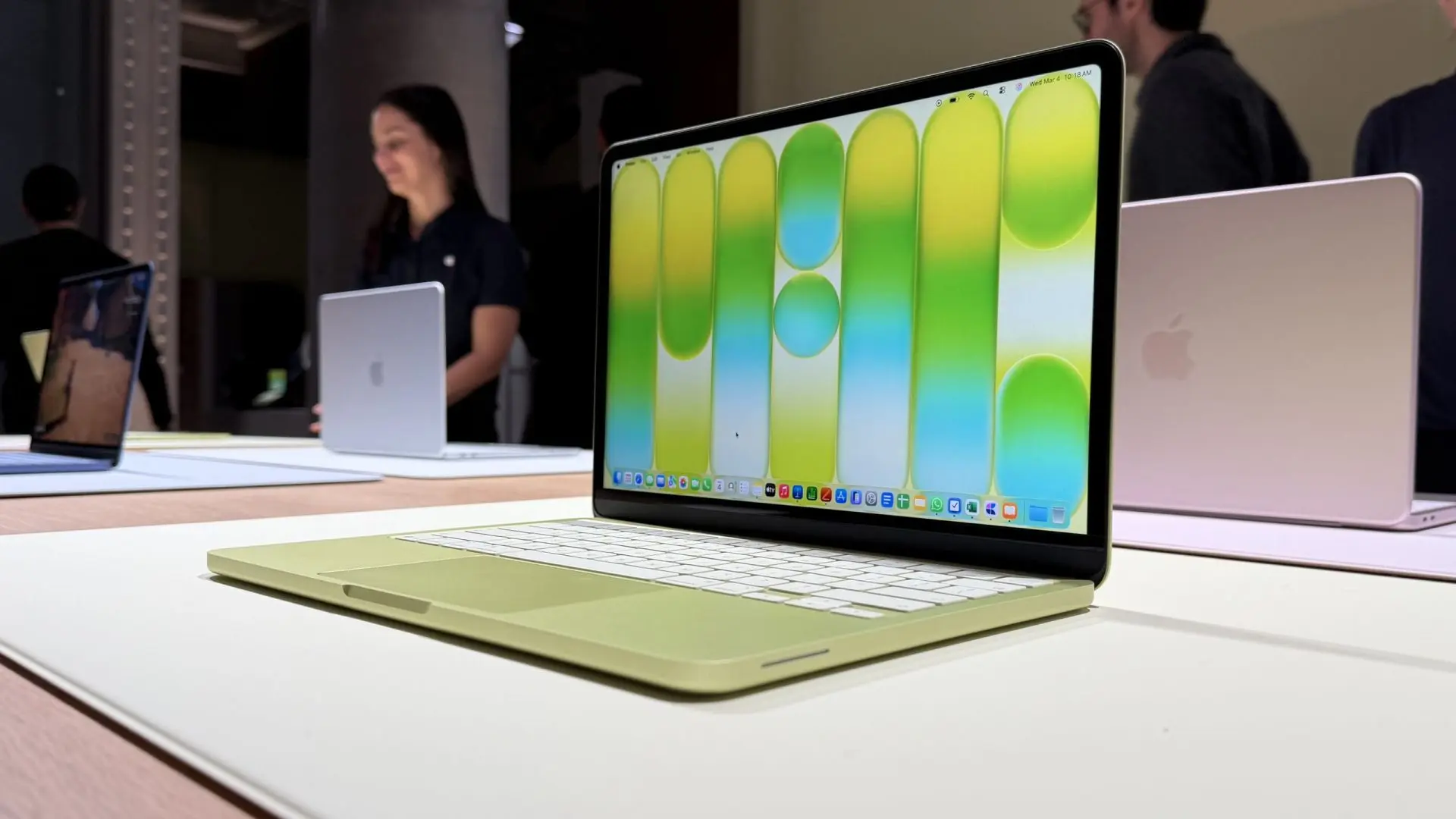 Apple'ın Yeni MacBook Neo'su Yok Satıyor: Tedarikçilere Acil Sipariş Verildi!