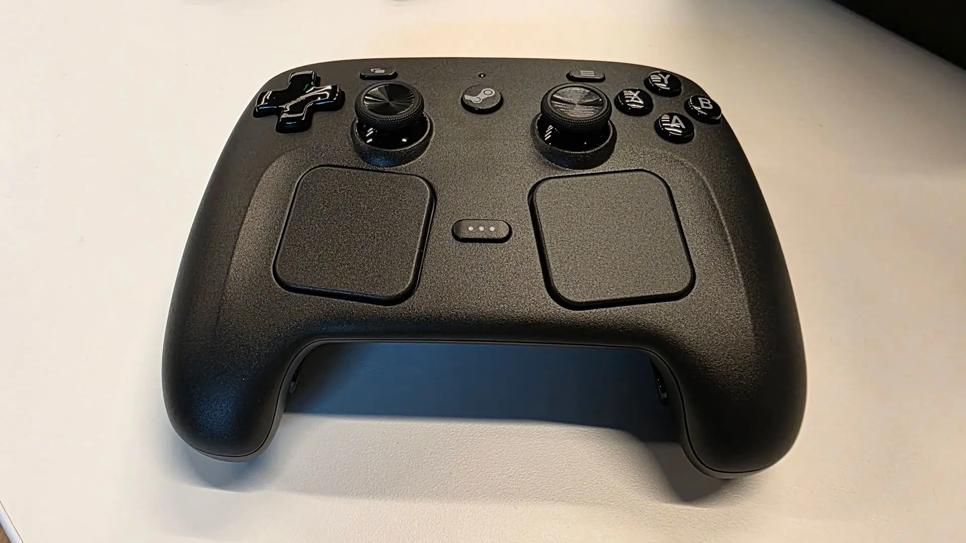 Steam Controller Fiyatıyla Dudak Uçuklattı: PS5 ve Xbox Kontrolcülerinden Daha Pahalı!