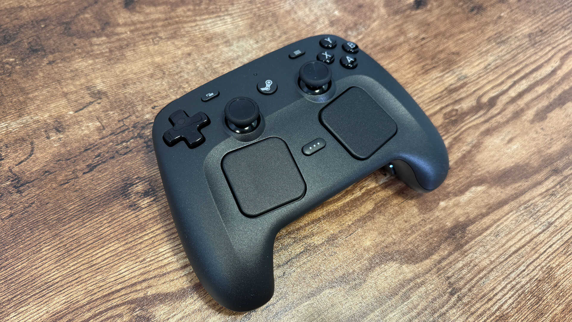 Valve'dan Yeni Oyun Deneyimi: Steam Controller'ın Tasarım Sırları ve Kullanım Kolaylığı Teknoscope'ta!