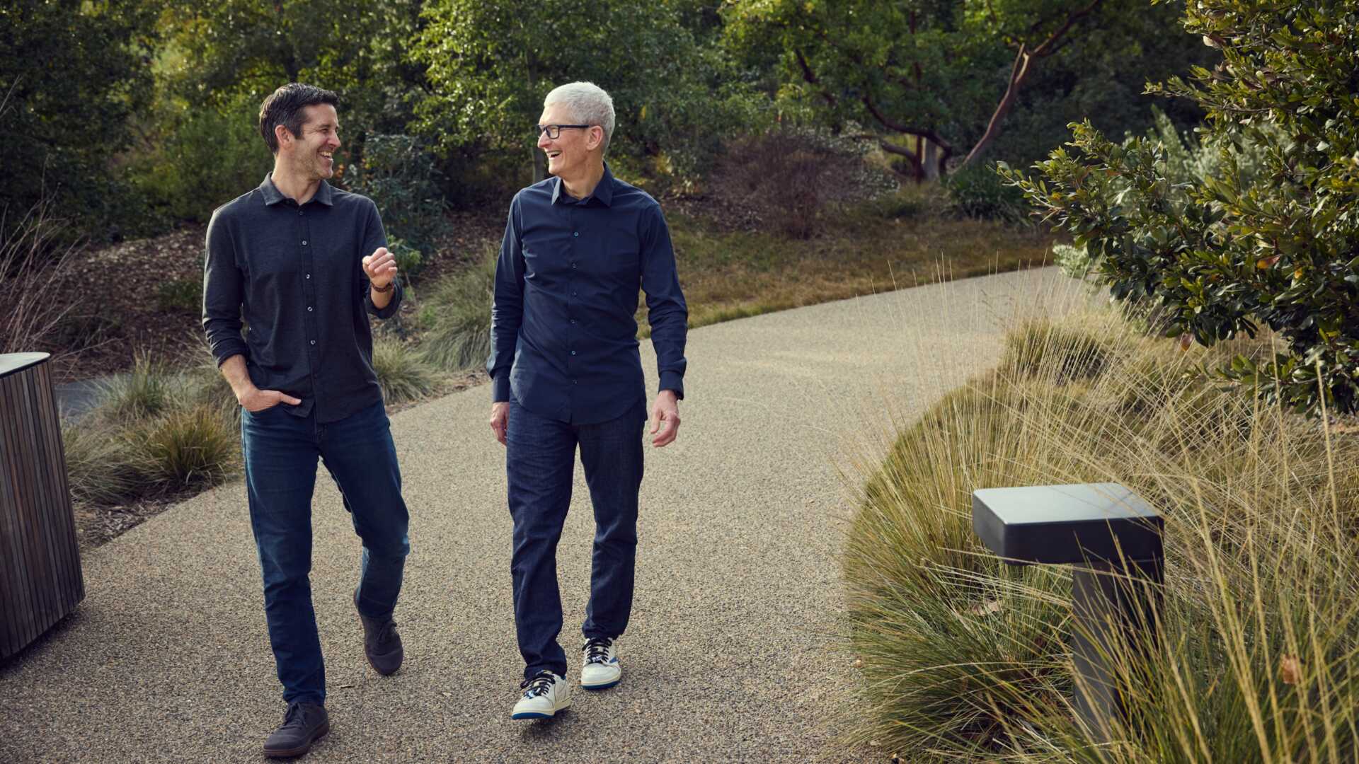 Apple'da Dev Değişim: Tim Cook Koltuğu Bırakıyor, Yerine John Ternus Geliyor!