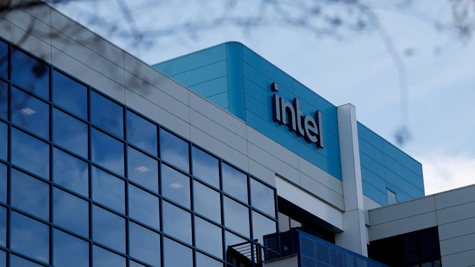 TSMC'den Intel İtirafı: 'Küçümsemiyoruz, Güçlü Rakibimiz'