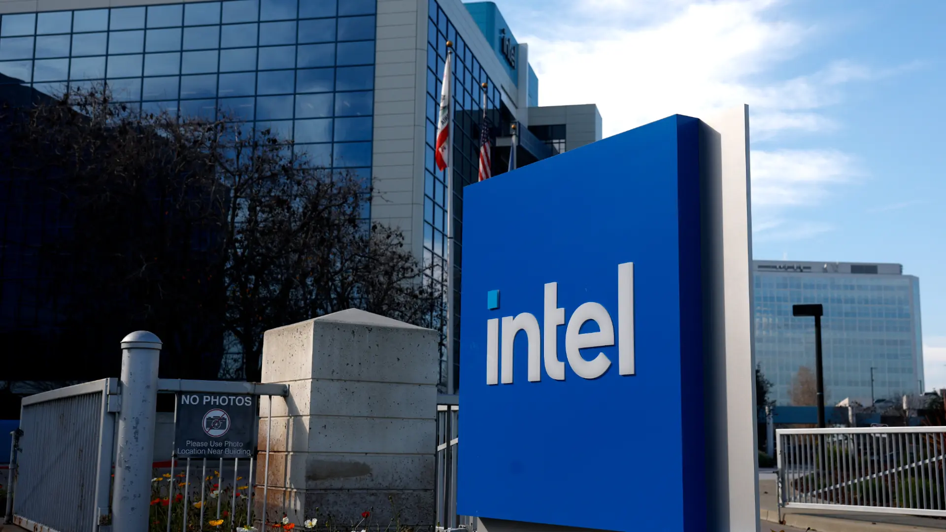 Intel, Yapay Zeka Devleriyle Paketleme Anlaşması İçin Masada: Google ve Amazon İle Görüşmeler Devam Ediyor
