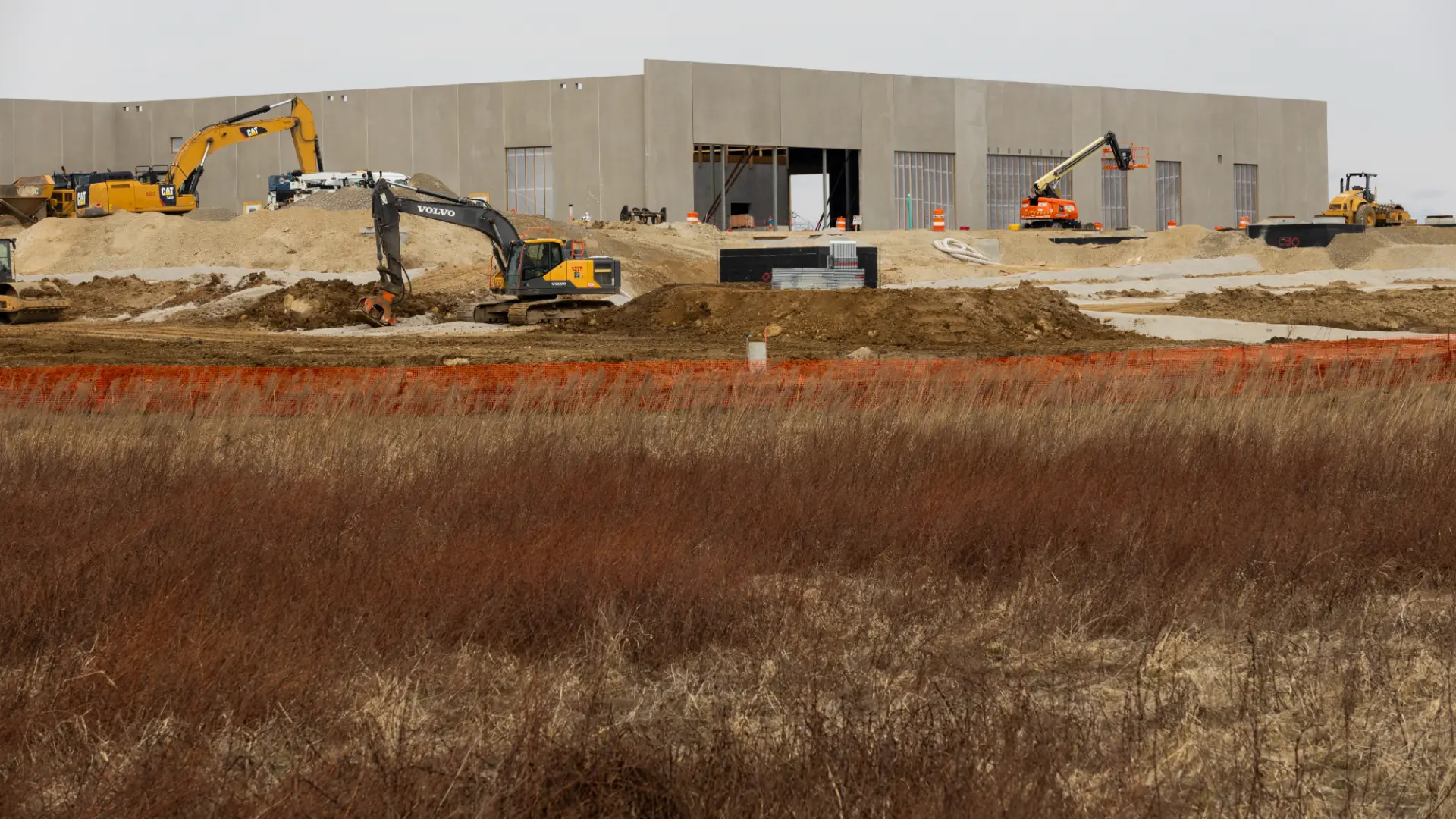 Yapay Zeka Veri Merkezlerinin İnşası Gecikebilir: Uydu Görüntüleri Şüpheleri Artırıyor