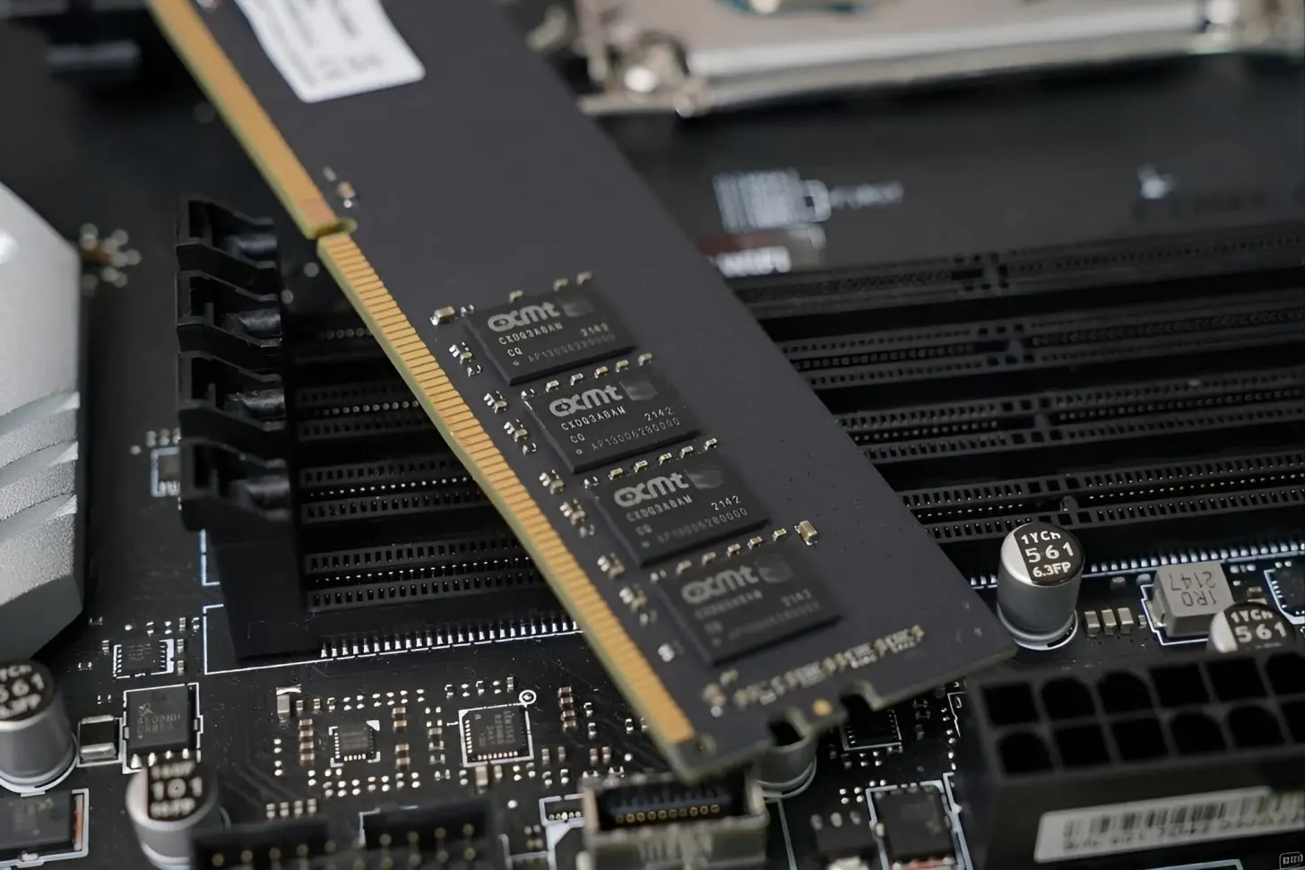 Samsung'ın Eski Chip Patronu: Çin'in DRAM Atağı 1 Yılda DDR5 Fiyat Artışını Bitirebilir