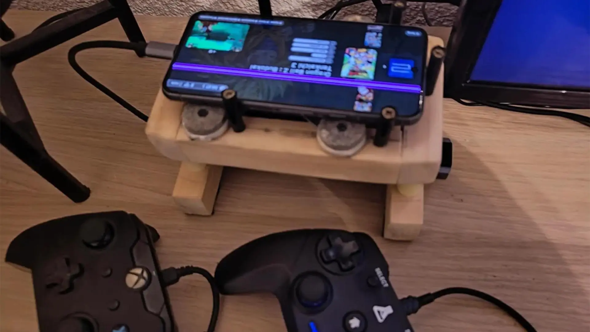 Hasarlı Pixel 8'ini Oyuncu Konsoluna Dönüştürdü: Fanlı, Çoklu Kontrollü ve Eski Oyunlarla Dolu Bir Proje!