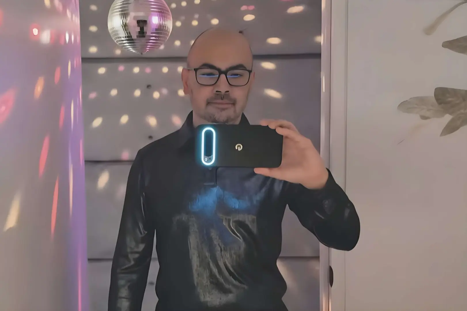 Pixel 11 Pro'dan Şaşırtan Benzerlik: Nothing Phone'un Işık Hüzmeleri Teknolojisi Google'a mı Geliyor?
