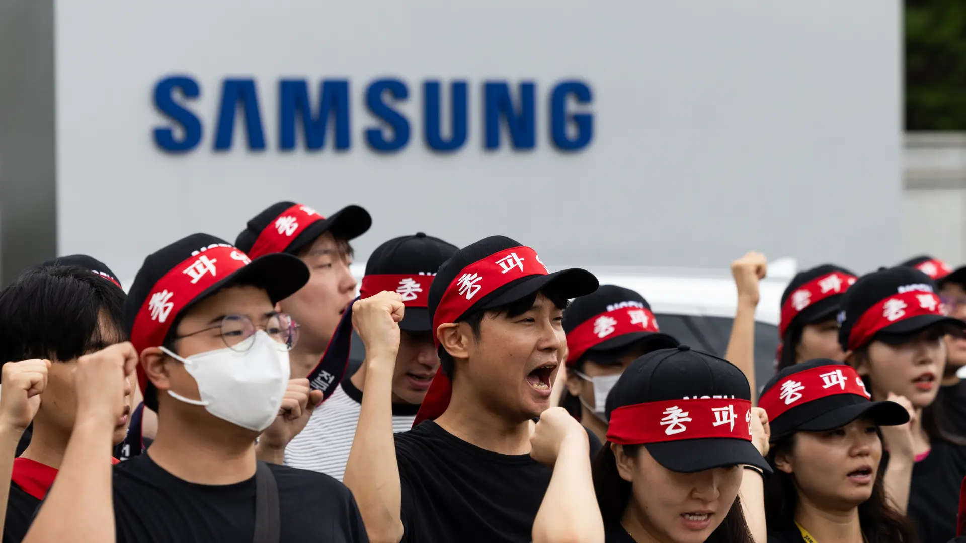 Samsung Chip İşçileri Büyük İkramiyeden Memnun Değil: 18 Günlük Grev Şirkete Milyarlarca Dolar Kaybettirebilir!