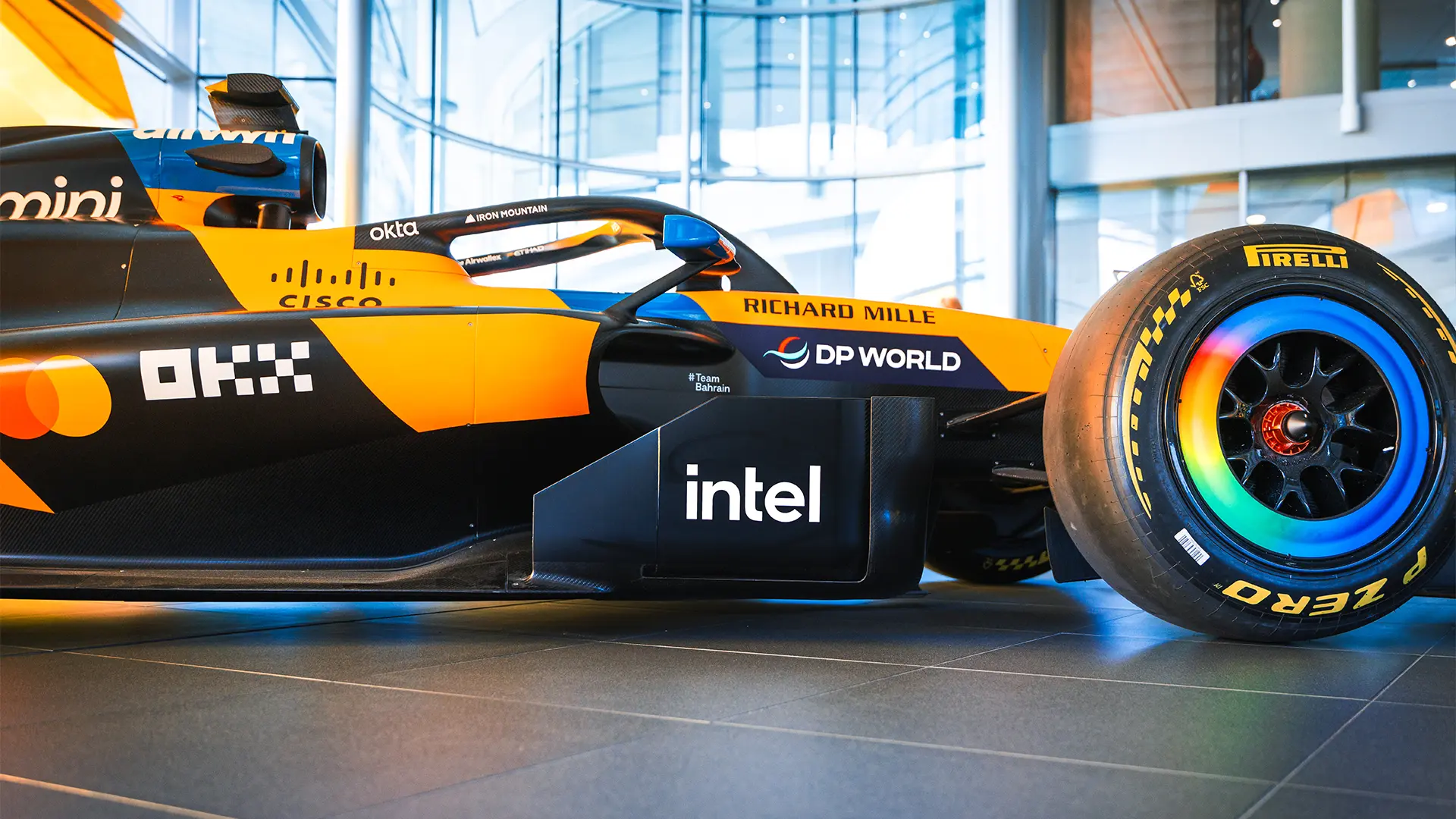 Formula 1 Pistlerine Intel Dönüyor: McLaren Racing'in Resmi Hesaplama Ortağı Oldu