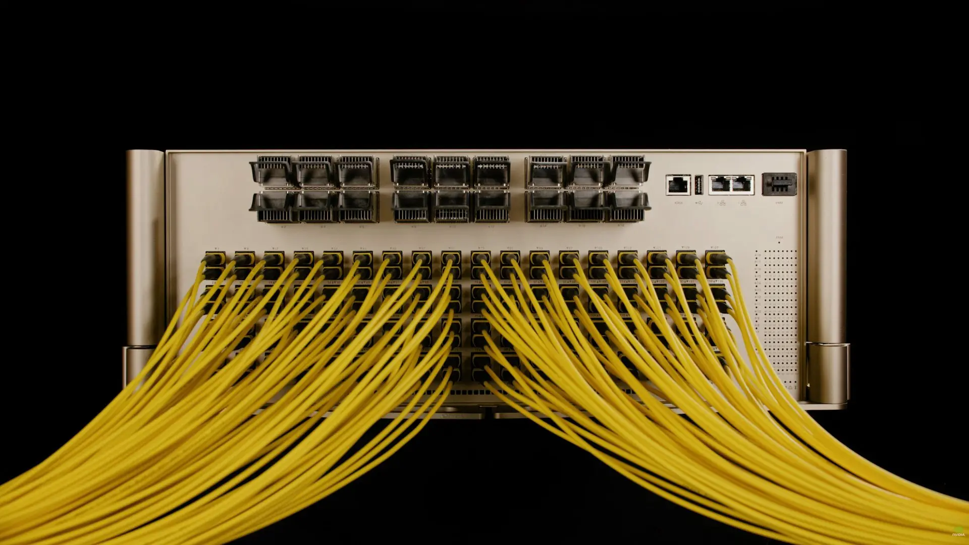 NVIDIA ve Corning El Ele: ABD’de Yapay Zeka Altyapısı İçin Üretim Kapasitesi 10 Kat Artıyor!