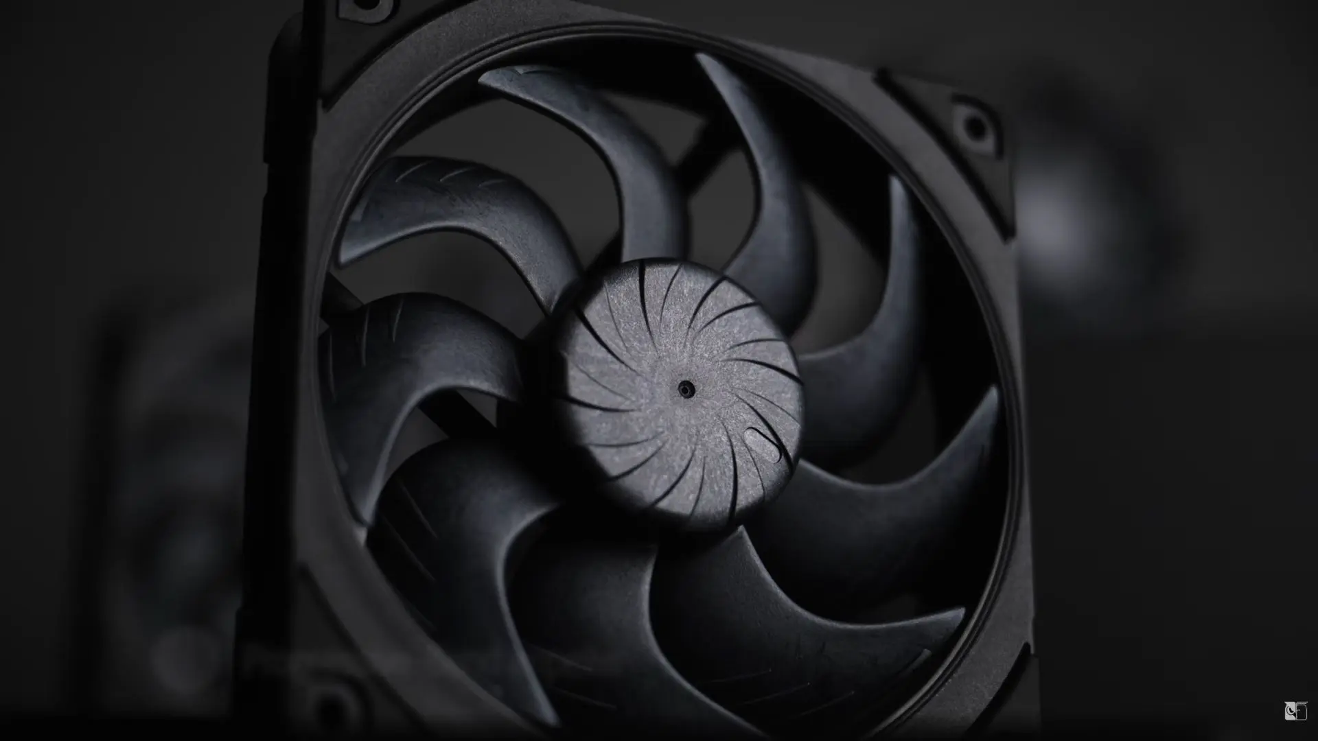 Monotonluğa Son! Noctua’dan Fansız Sistemler İçin Siyah Fırtına: NF-A12x25 G2 Chromax.Black Türkiye’de