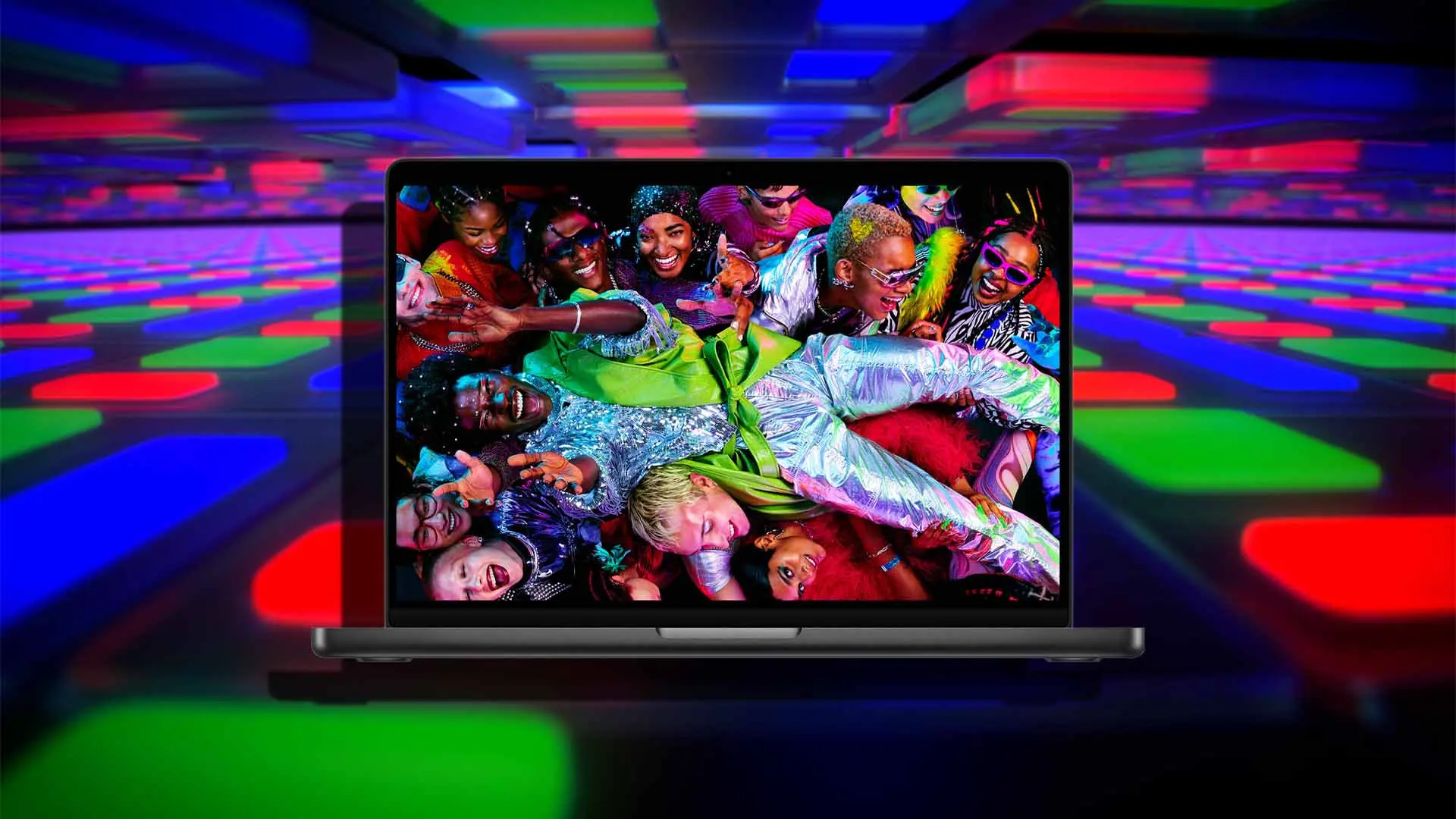OLED Rekabeti Kızışıyor: Çinli Üreticiler MacBook Pro Rakip Laptopları Hızla Hazırlıyor!